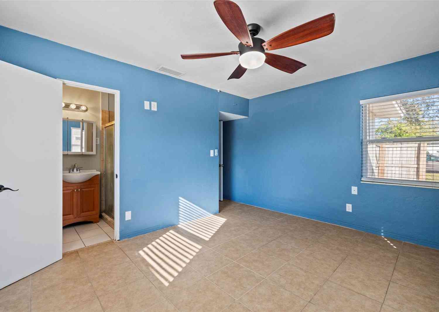 1023 Madison Street, LARGO, Florida image 7