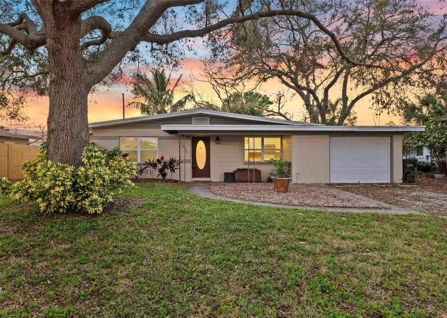 1023 Madison Street, LARGO, Florida image 1