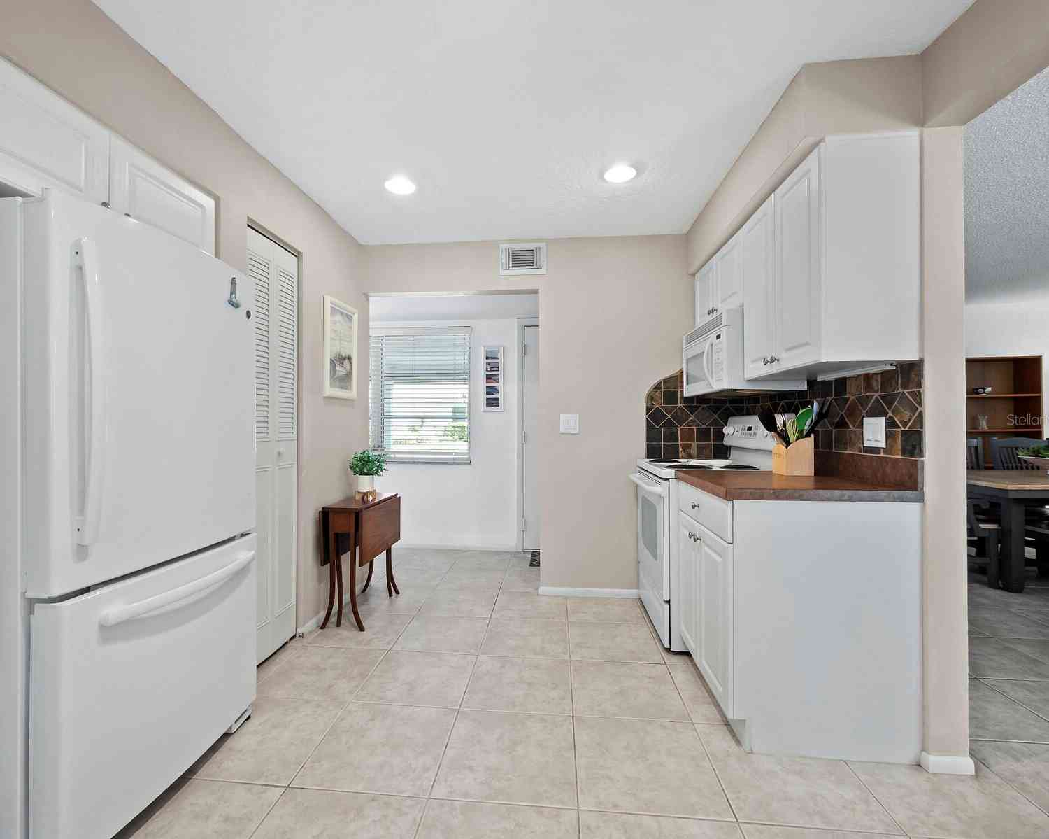 569 Sutton Place, LONGBOAT KEY, Florida image 17