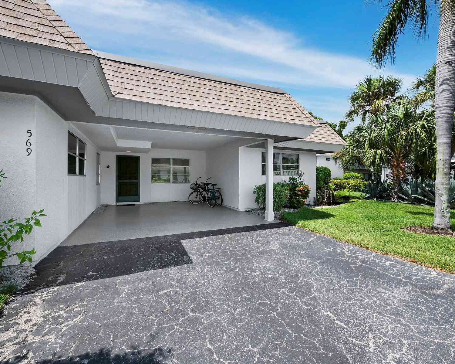 569 Sutton Place, LONGBOAT KEY, Florida image 2