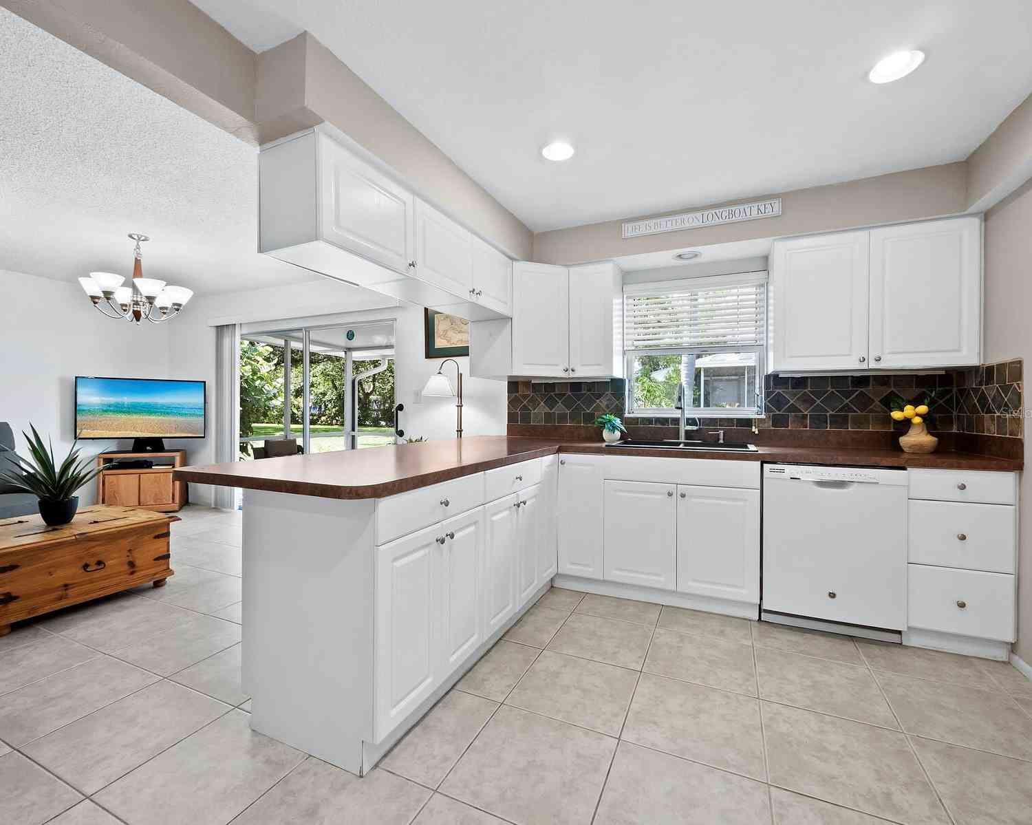 569 Sutton Place, LONGBOAT KEY, Florida image 15