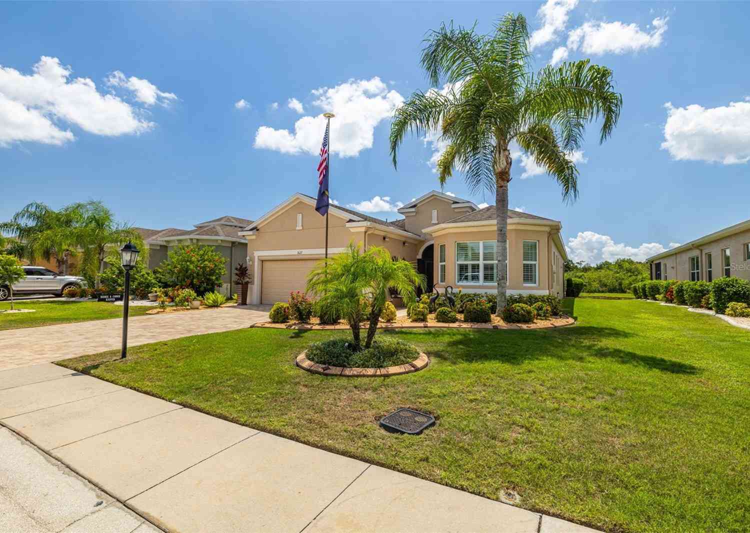 1627 Emerald Dunes Drive, SUN CITY CENTER, Florida image 2