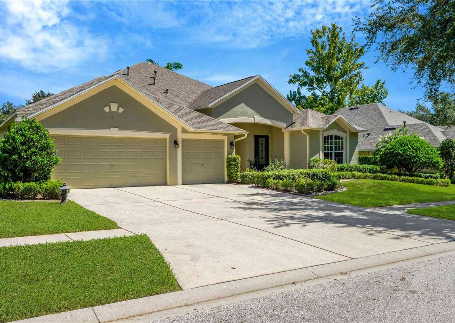 806 Red Ash Court, SEFFNER, Florida image 2