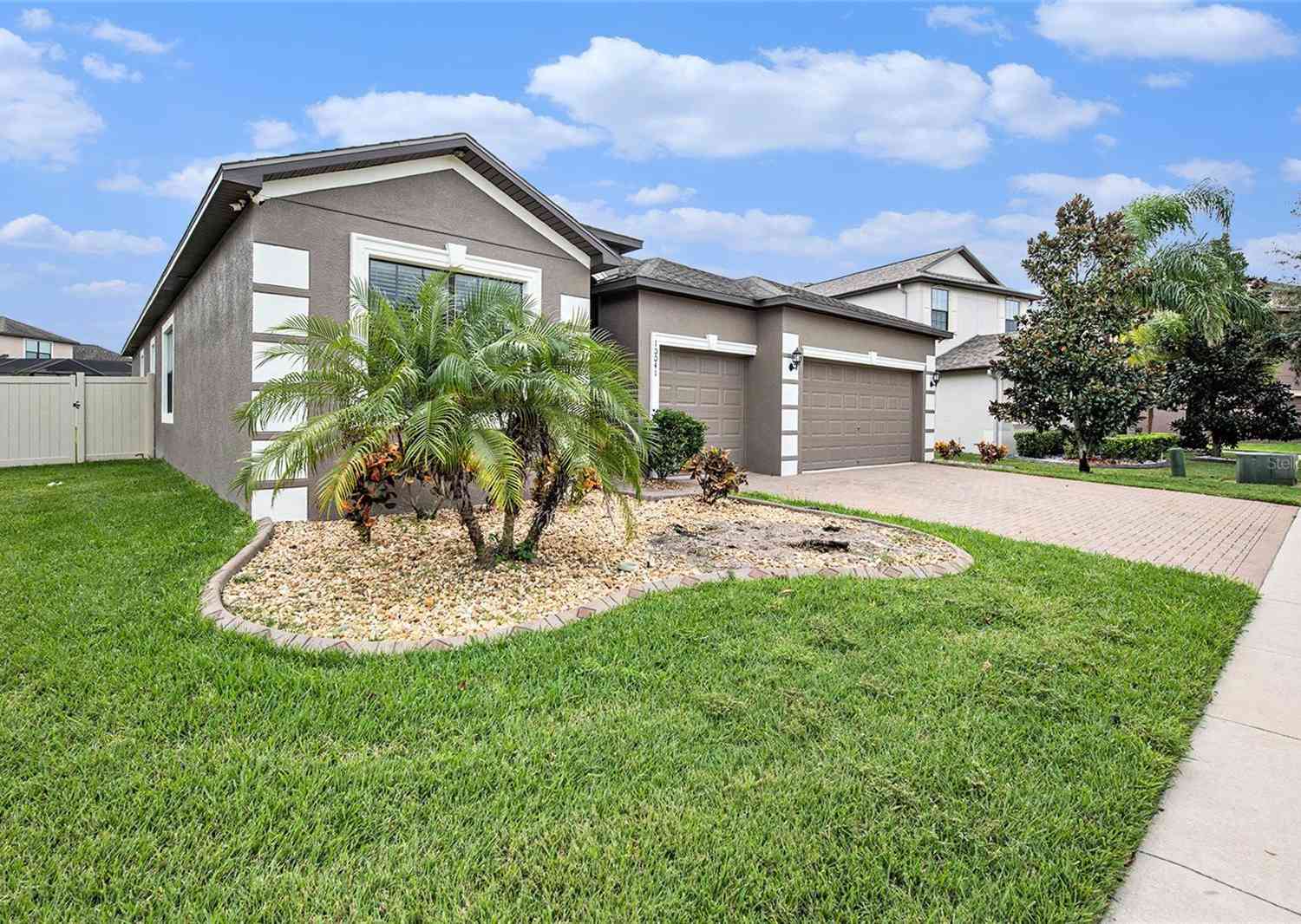 10041 Celtic Ash Drive, RUSKIN, Florida image 2