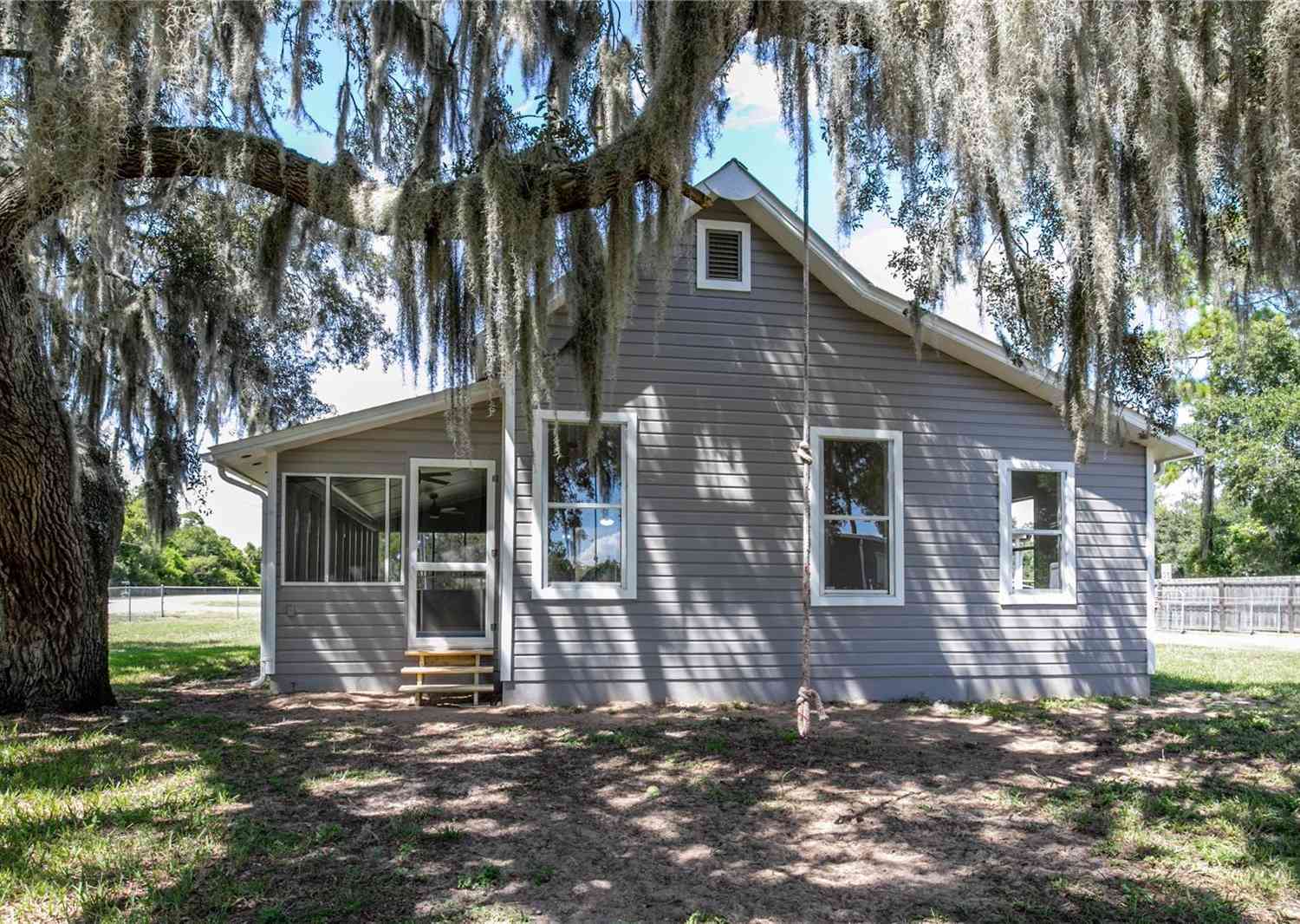19402 E 5th Street, Umatilla, Florida image 1