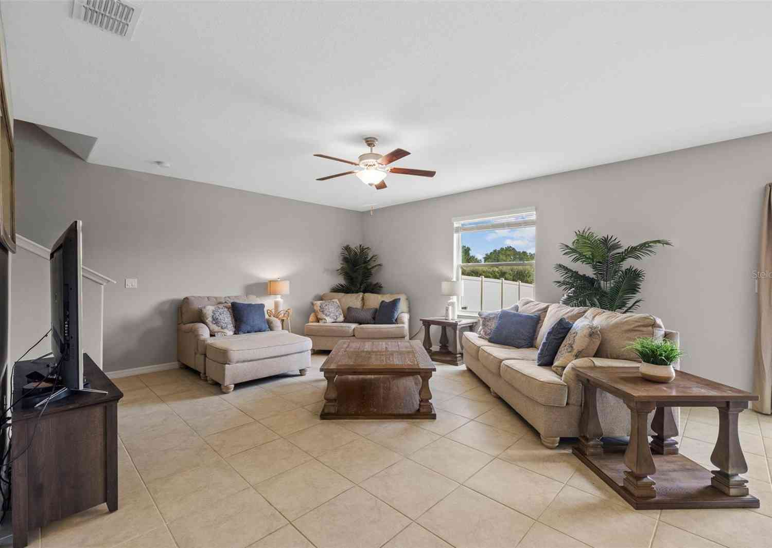 1655 Blue Rose Drive, RUSKIN, Florida image 10