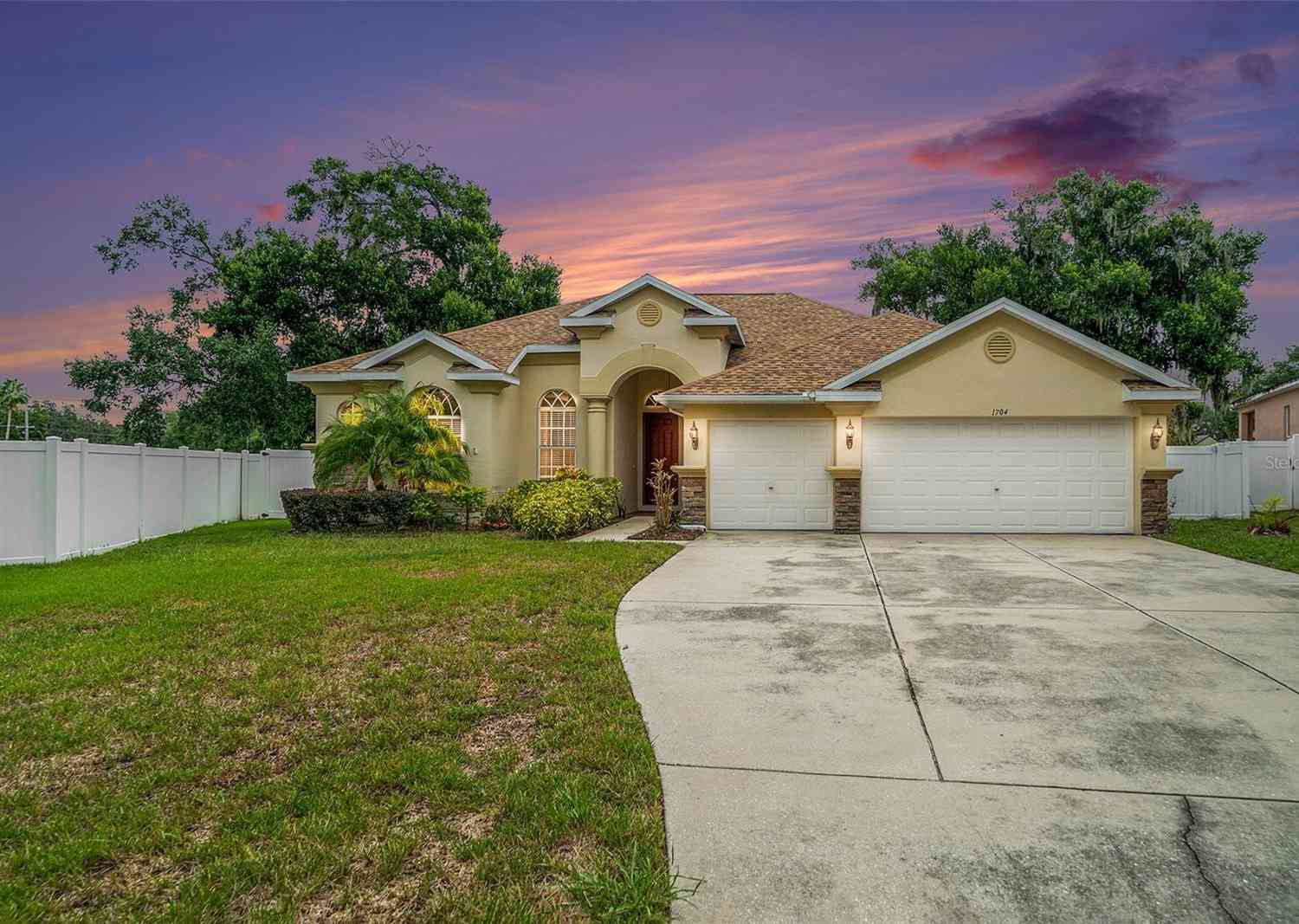 1704 Cresswell Manor Court, DOVER, Florida image 2