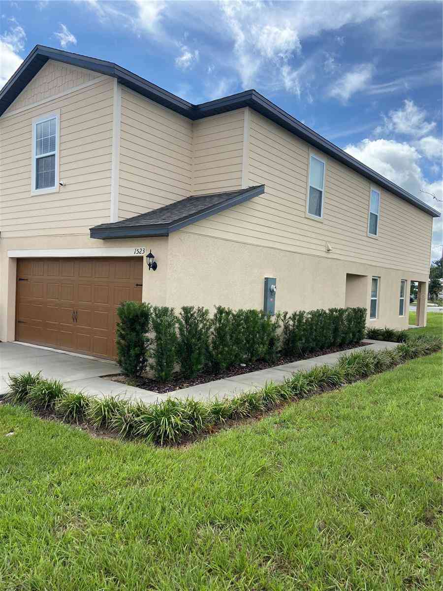 1523 Wynford Circle, TAVARES, Florida image 2