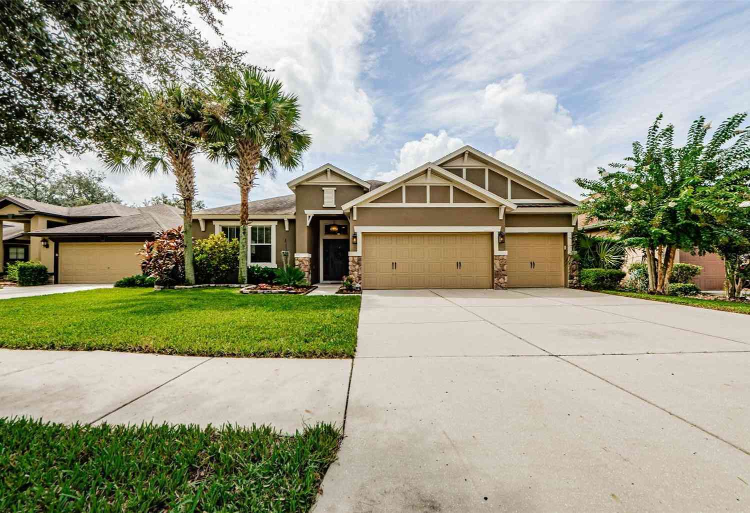 15622 Starling Water Drive, LITHIA, Florida image 2