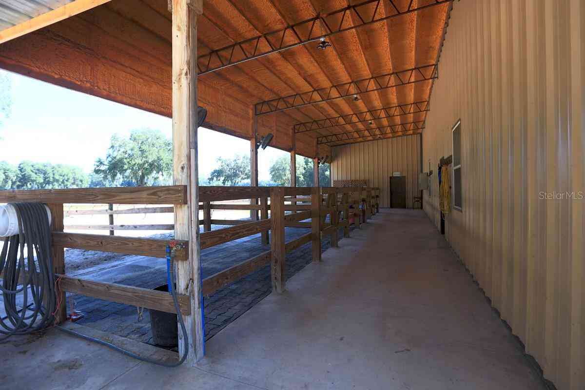 2051 SE 155th Street, SUMMERFIELD, Florida image 7
