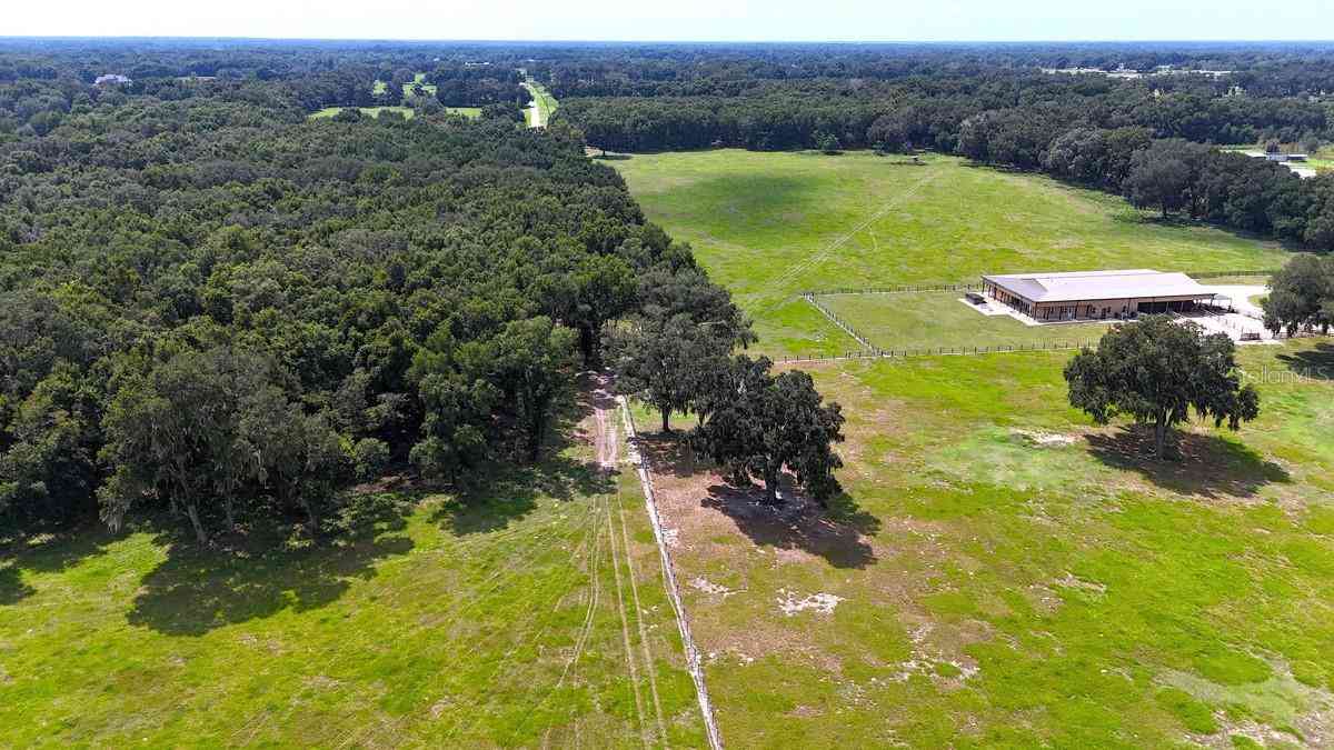 2051 SE 155th Street, SUMMERFIELD, Florida image 24