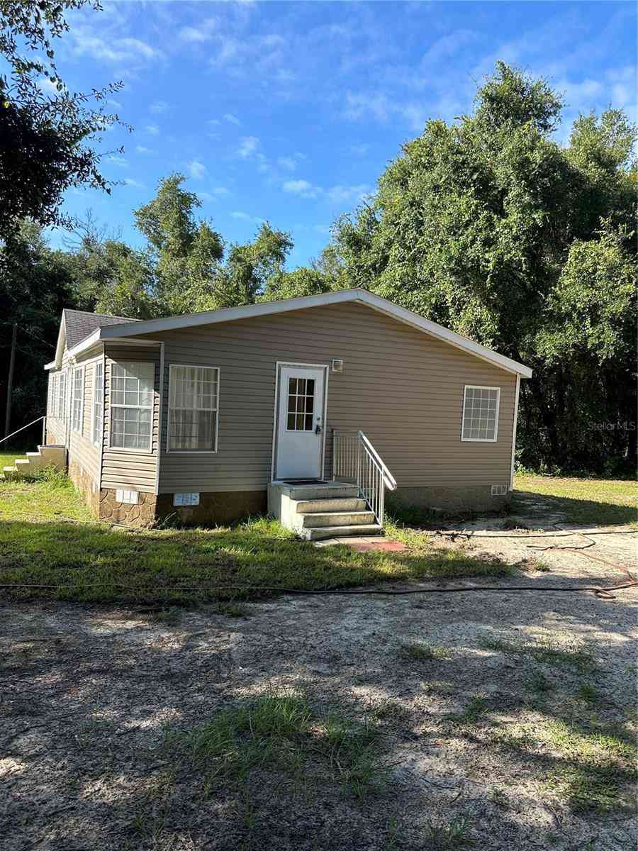 112 NE 172nd Avenue, SILVER SPRINGS, Florida image 2