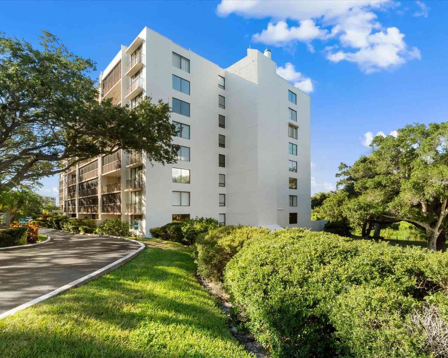 220 Belleview Boulevard #702, BELLEAIR, Florida image 3