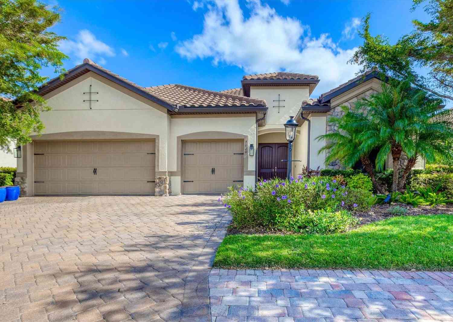 7020 Whittlebury Trail, LAKEWOOD RANCH, Florida image 1