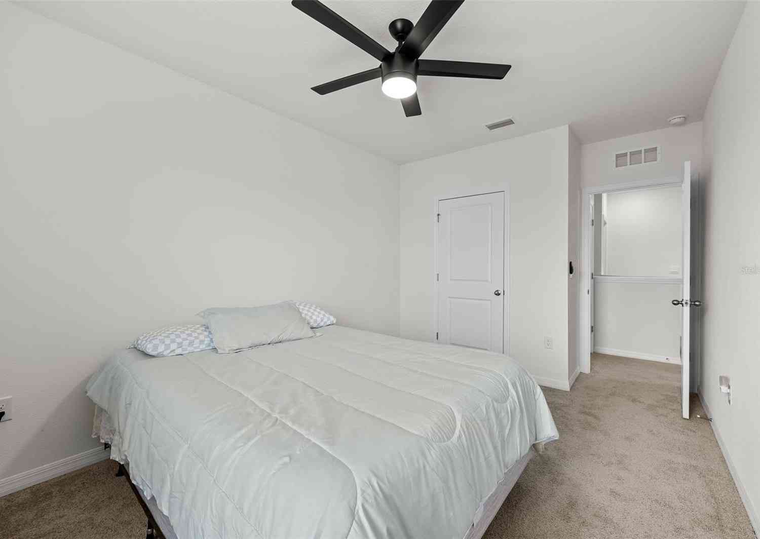 9278 Forge Breeze Loop, Wesley Chapel, Florida image 12
