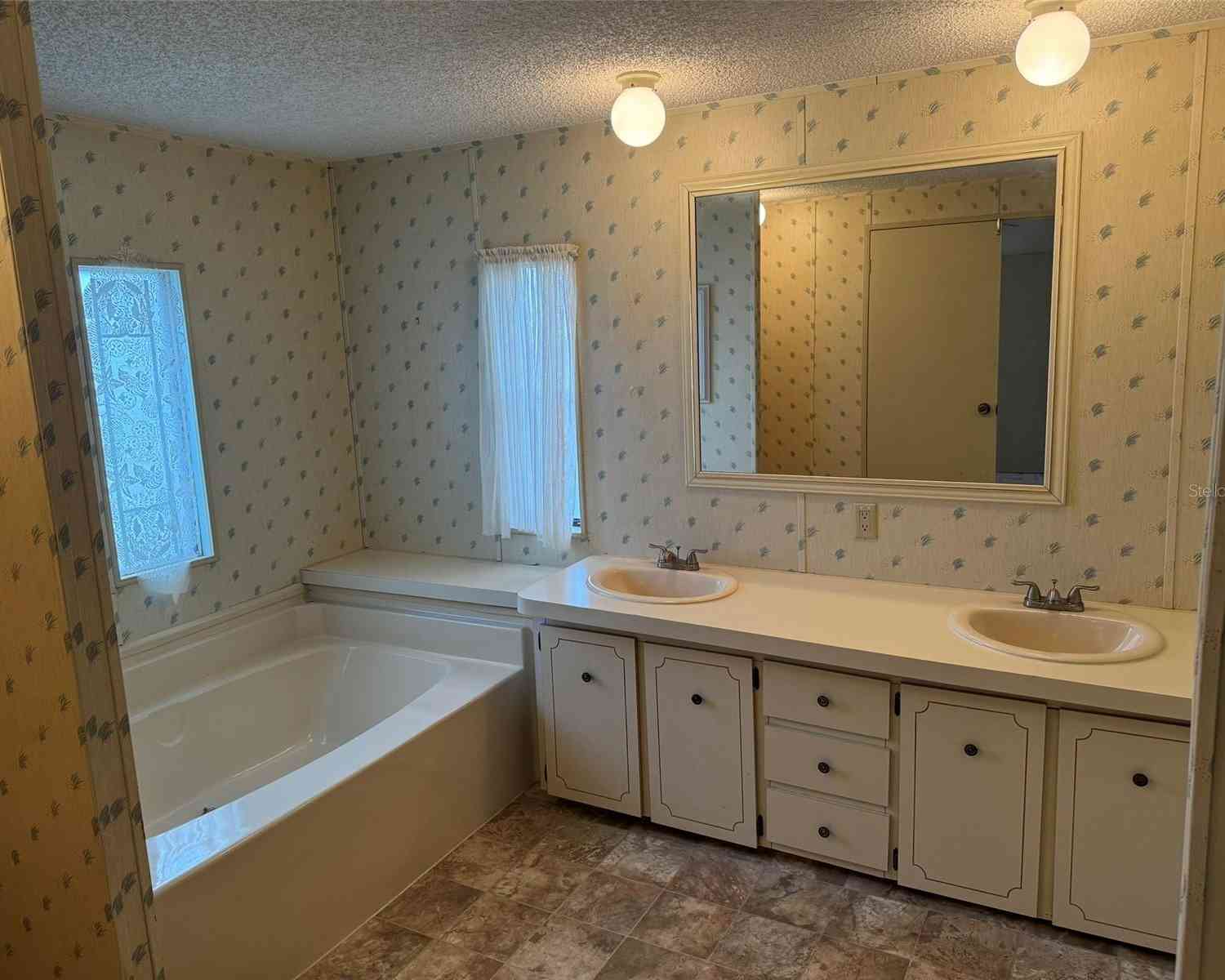 34303 Lodge Drive, Wesley Chapel, Florida image 14