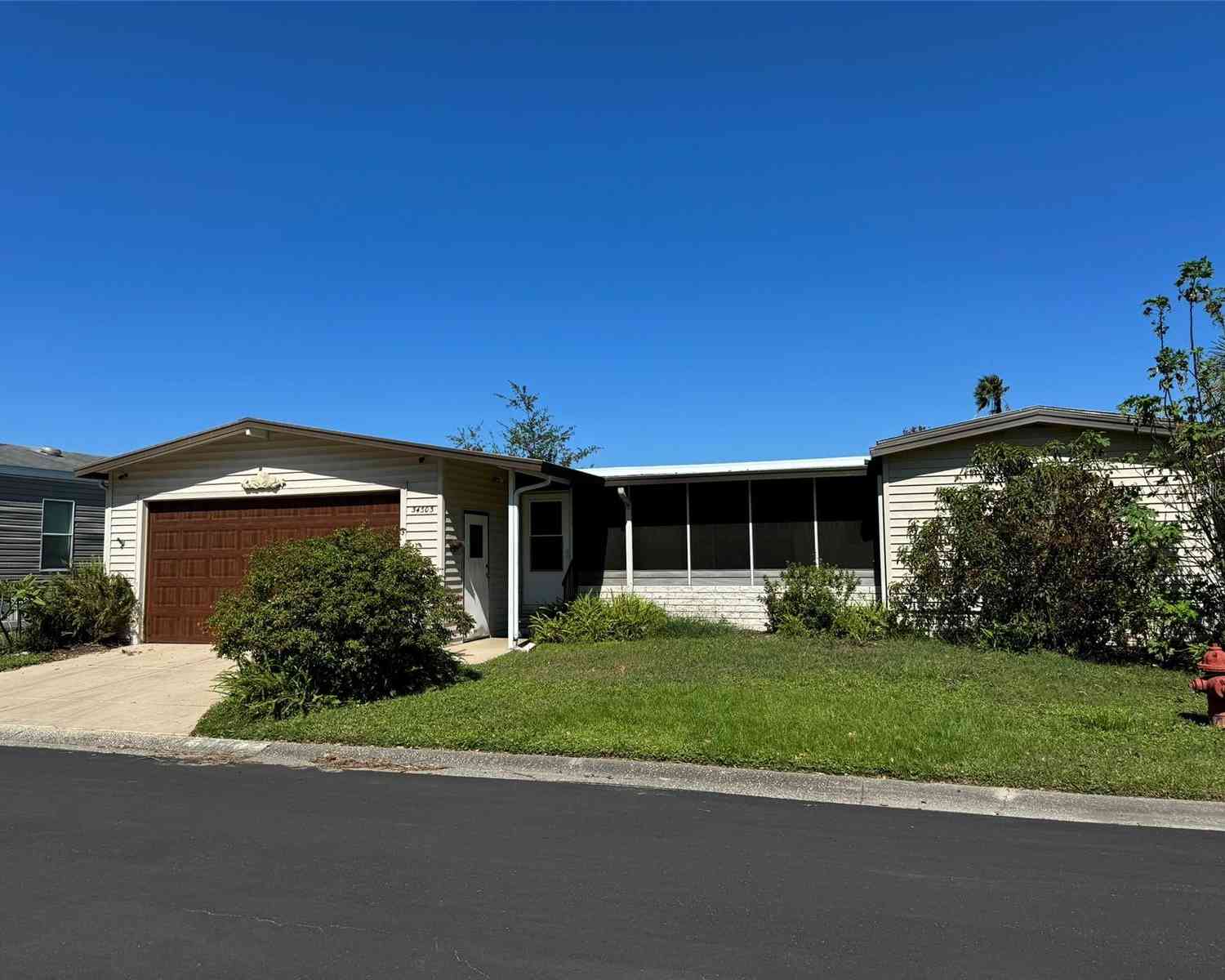 34303 Lodge Drive, Wesley Chapel, Florida image 1