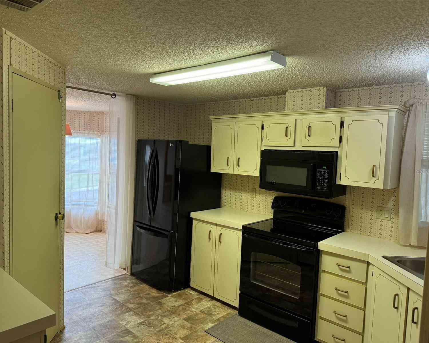 34303 Lodge Drive, Wesley Chapel, Florida image 7