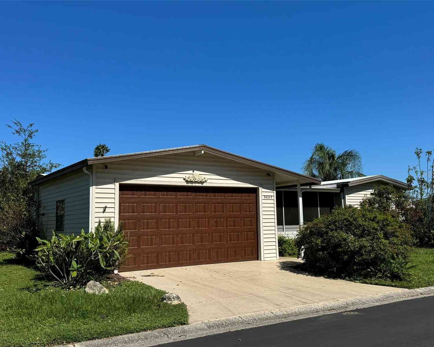 34303 Lodge Drive, Wesley Chapel, Florida image 2