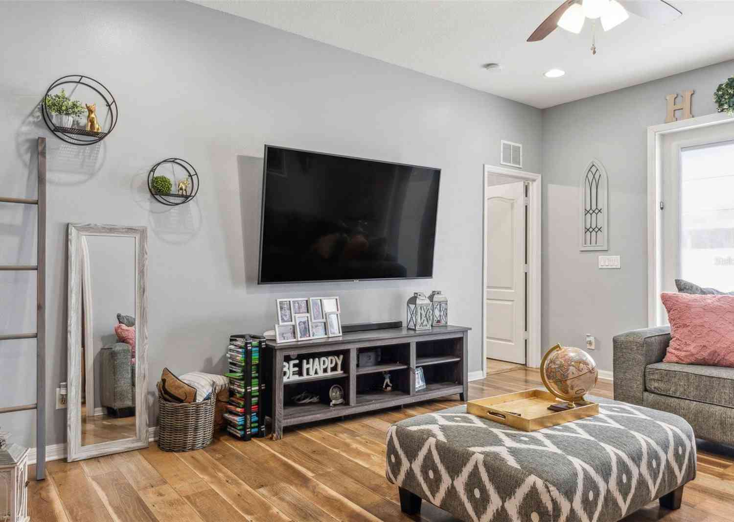 30552 Latourette Drive, Wesley Chapel, Florida image 11