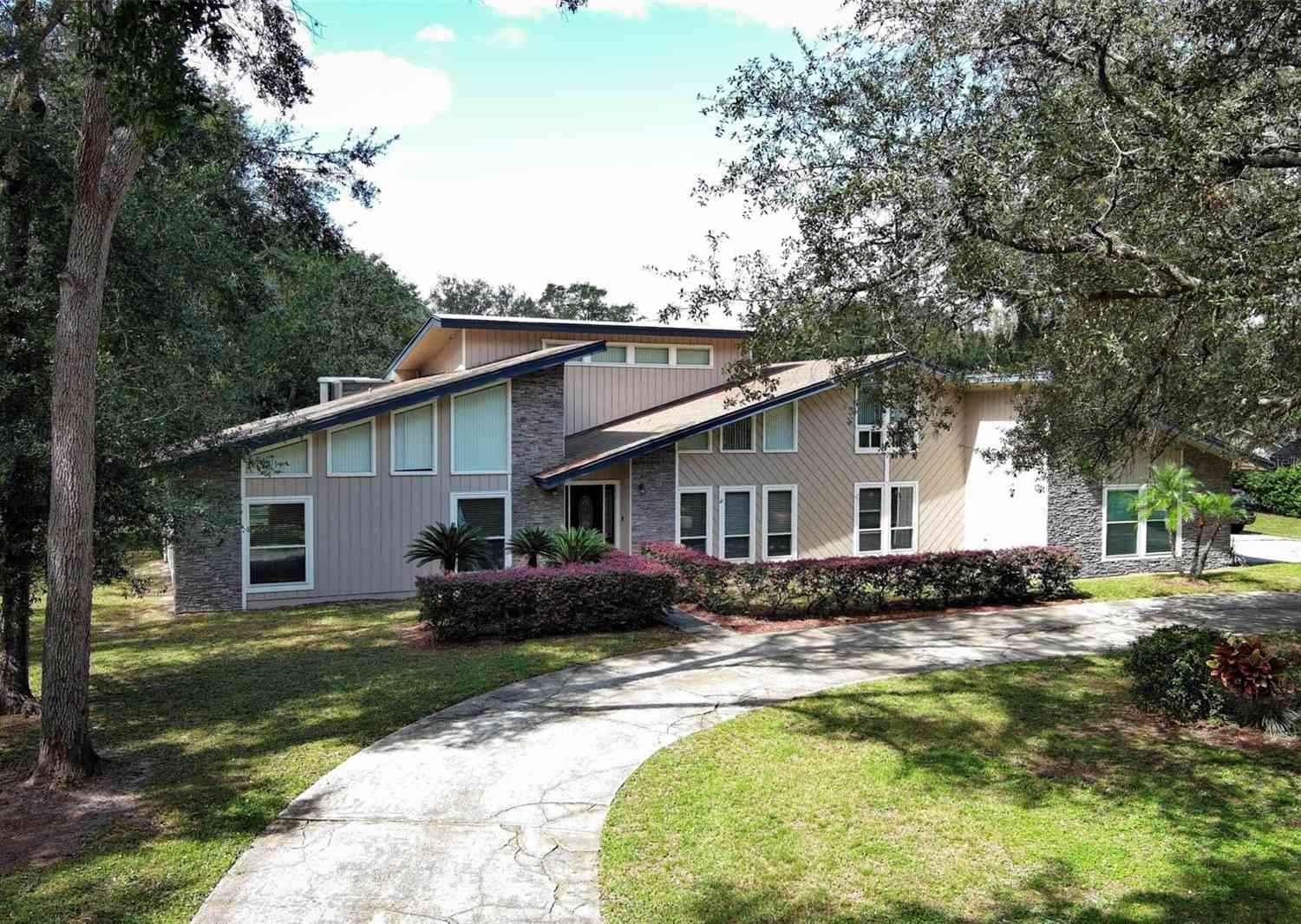 202 Sweetwater Club Boulevard, LONGWOOD, Florida image 3