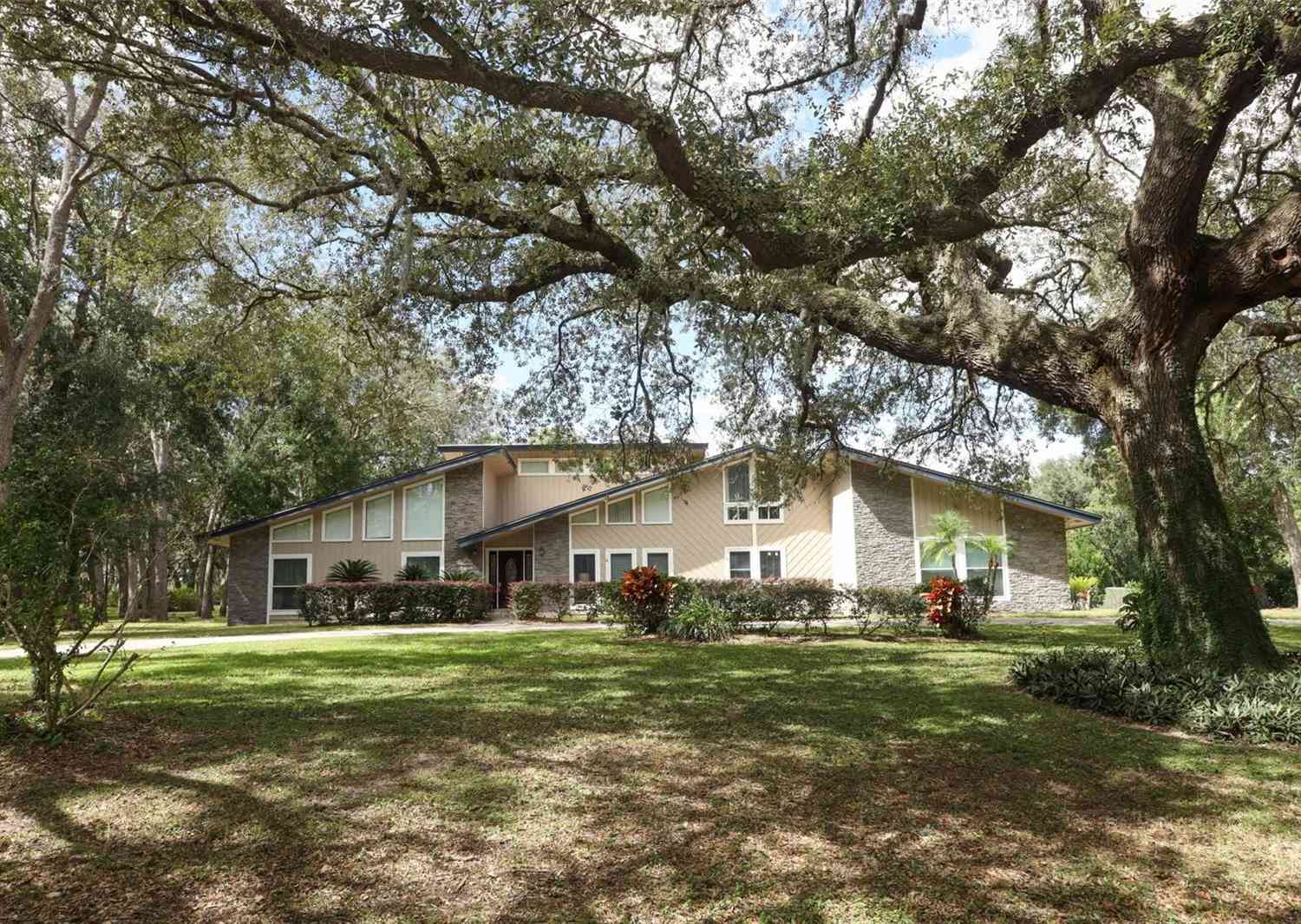 202 Sweetwater Club Boulevard, LONGWOOD, Florida image 1