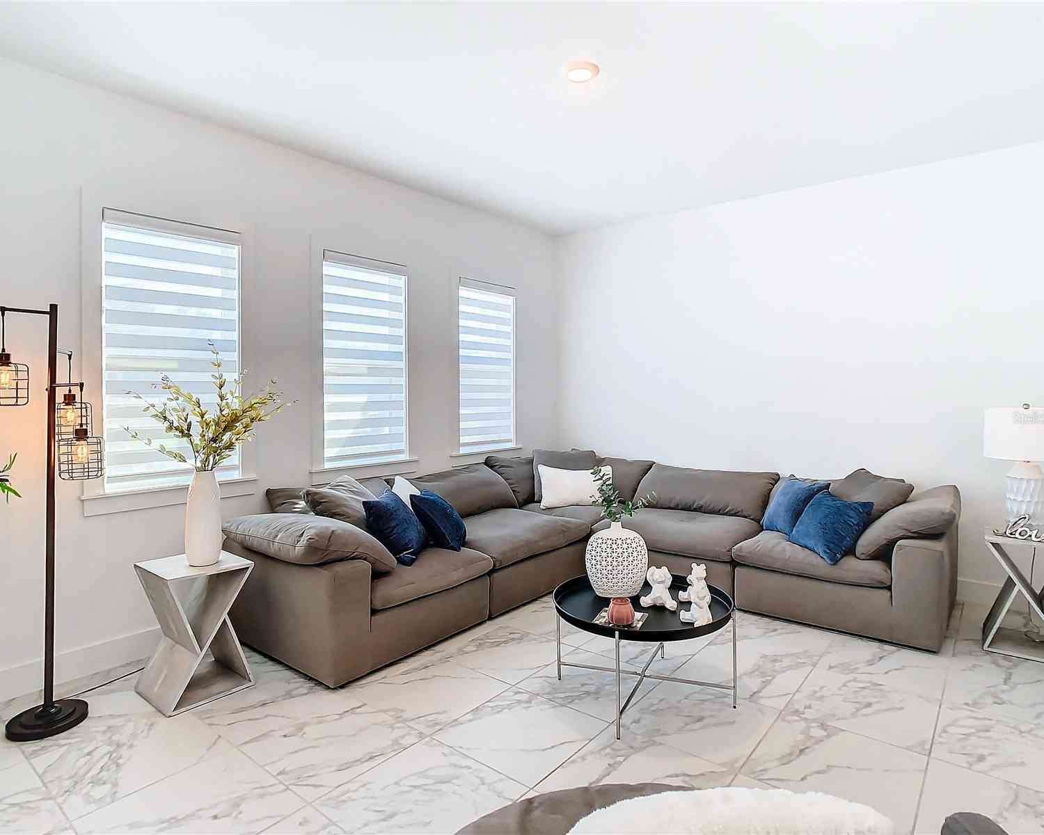 8731 Sanders Tree Loop, Wesley Chapel, Florida image 5