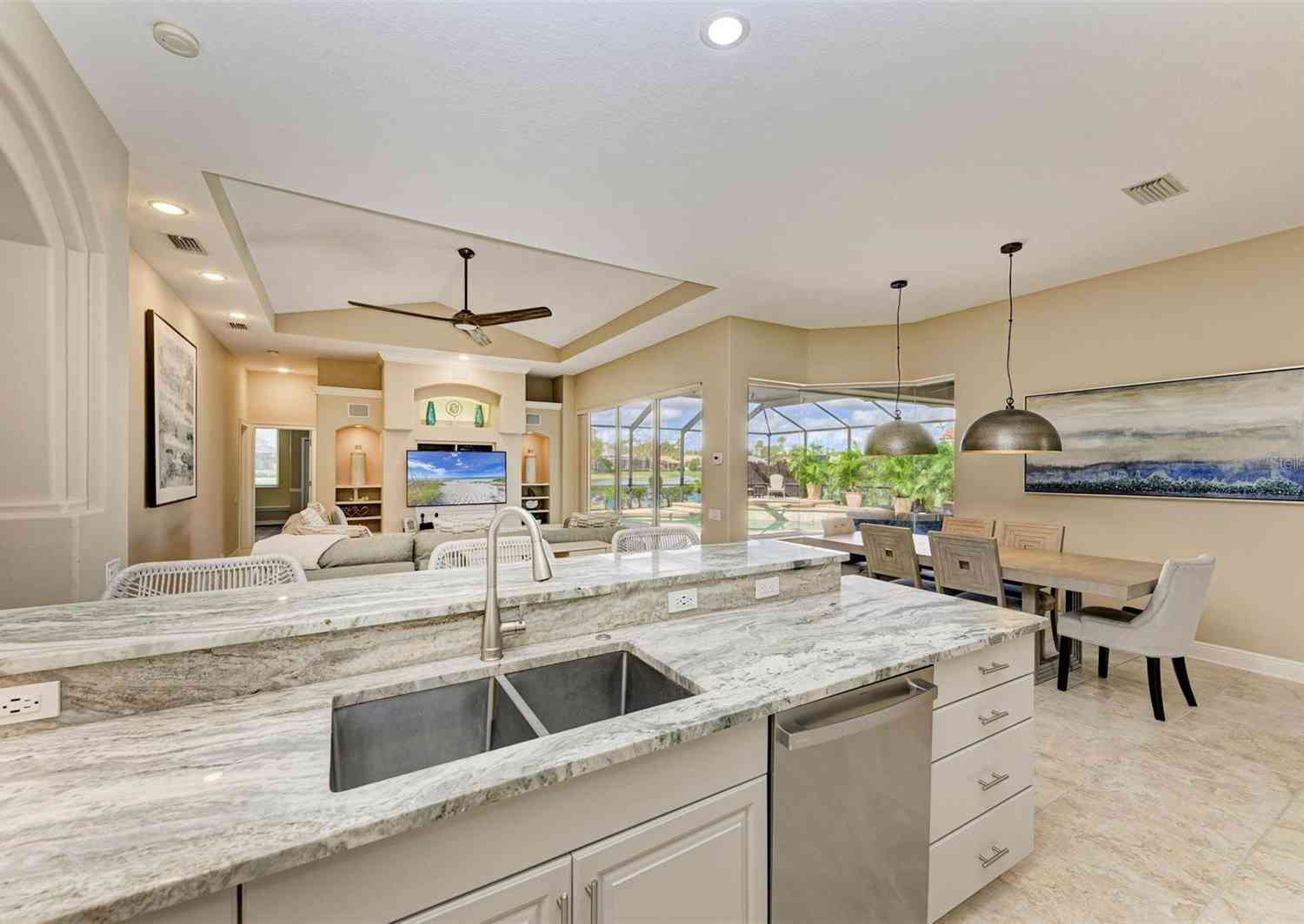 8019 Royal Birkdale Circle, LAKEWOOD RANCH, Florida image 12