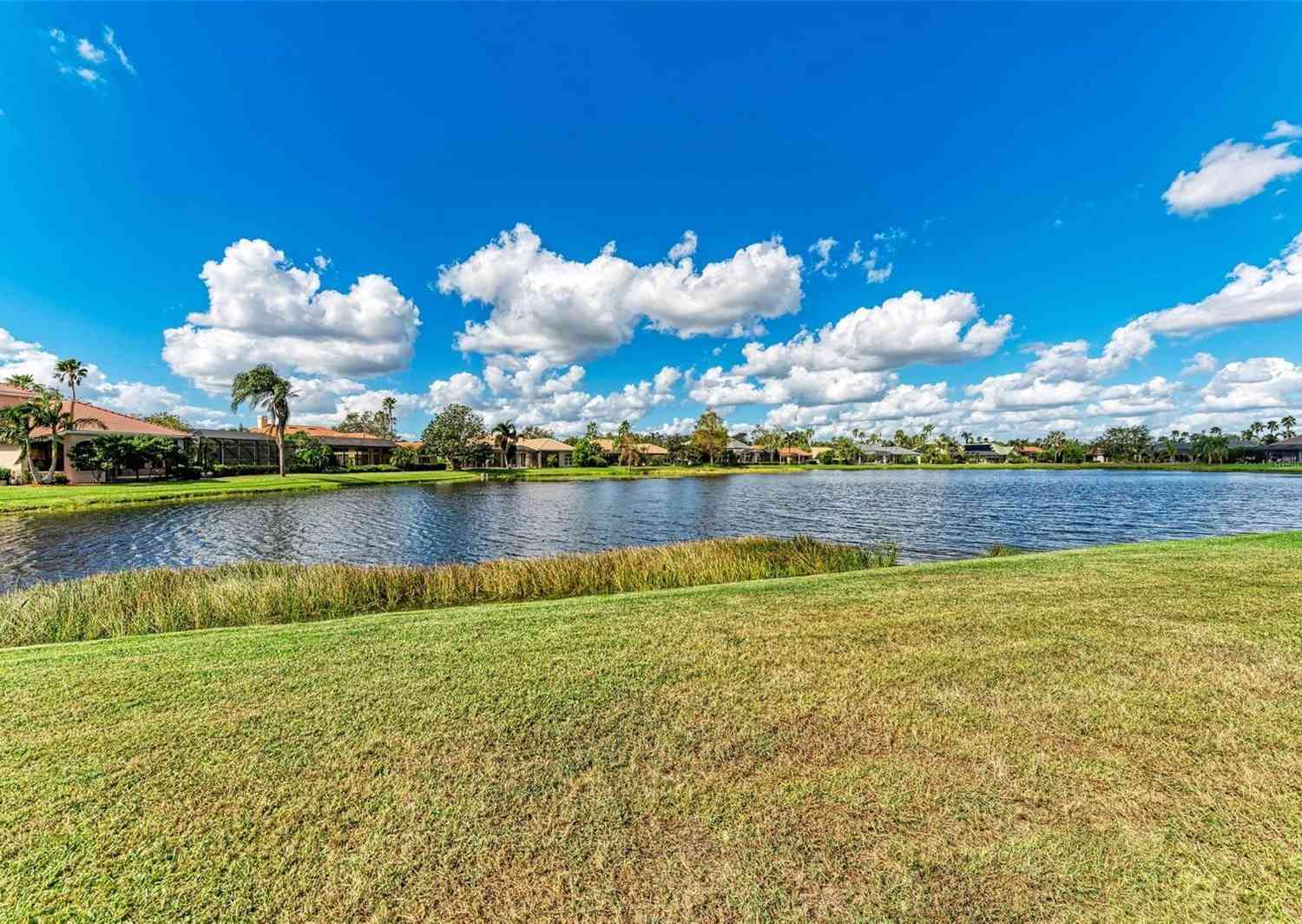 8019 Royal Birkdale Circle, LAKEWOOD RANCH, Florida image 6