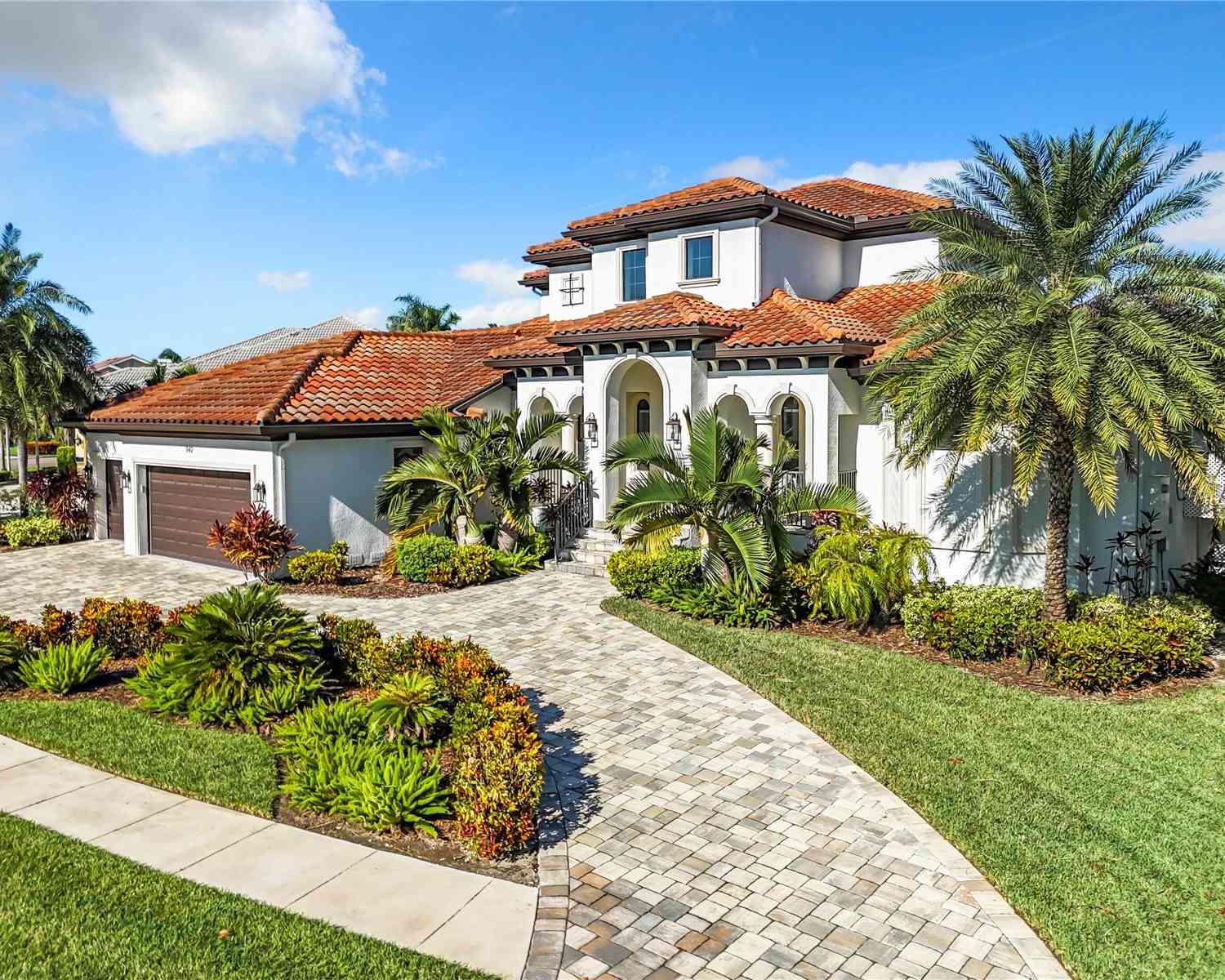 949 Symphony Isles Boulevard, Apollo Beach, Florida image 5