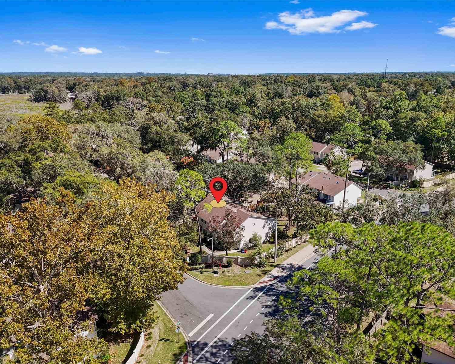 6227 SW 8th Place, GAINESVILLE, Florida image 2