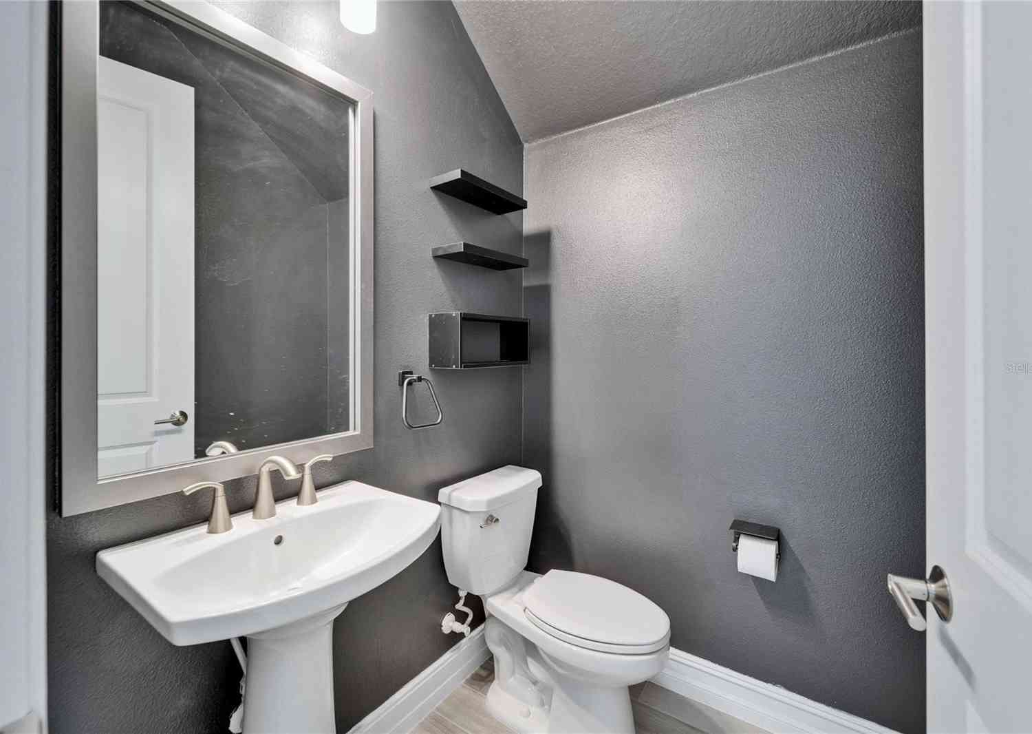 4564 Almada Lane, Wesley Chapel, Florida image 16