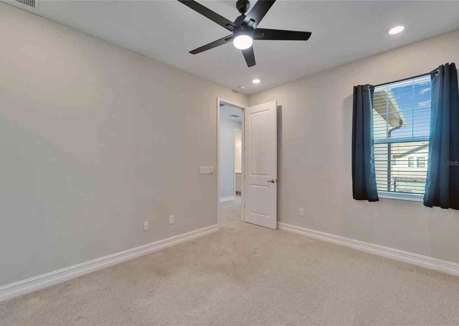 4564 Almada Lane, Wesley Chapel, Florida image 32