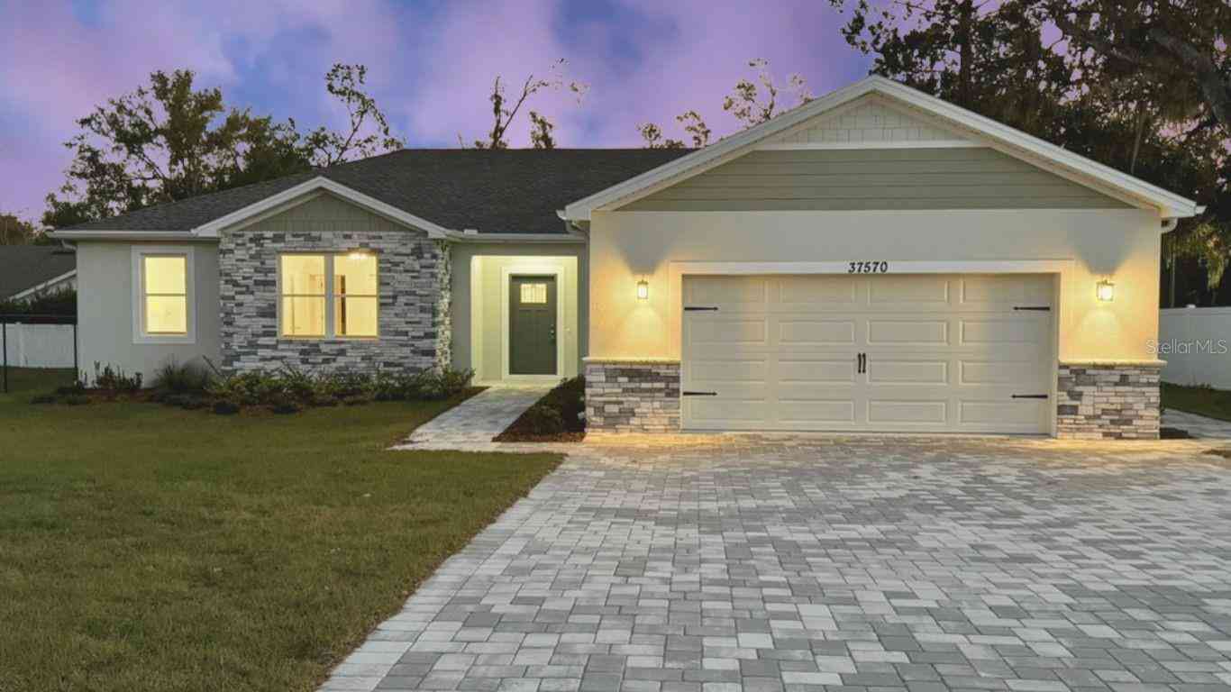 37570 Teri Court, DADE CITY, Florida image 1