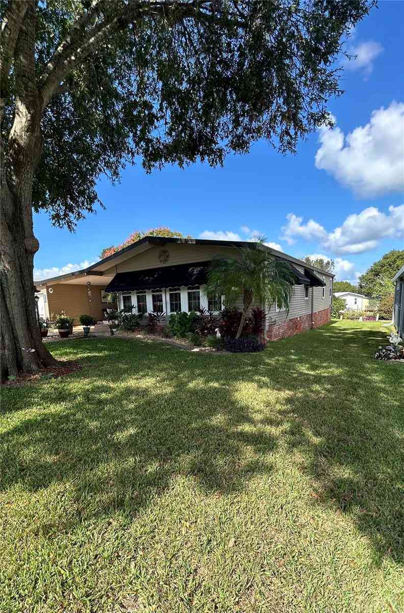 711 Saint Andrews Boulevard, THE VILLAGES, Florida image 1