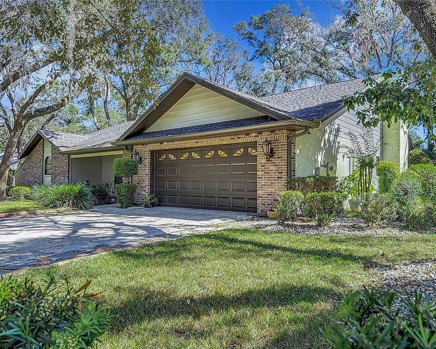 2728 Saint Cloud Oaks Drive, VALRICO, Florida image 2