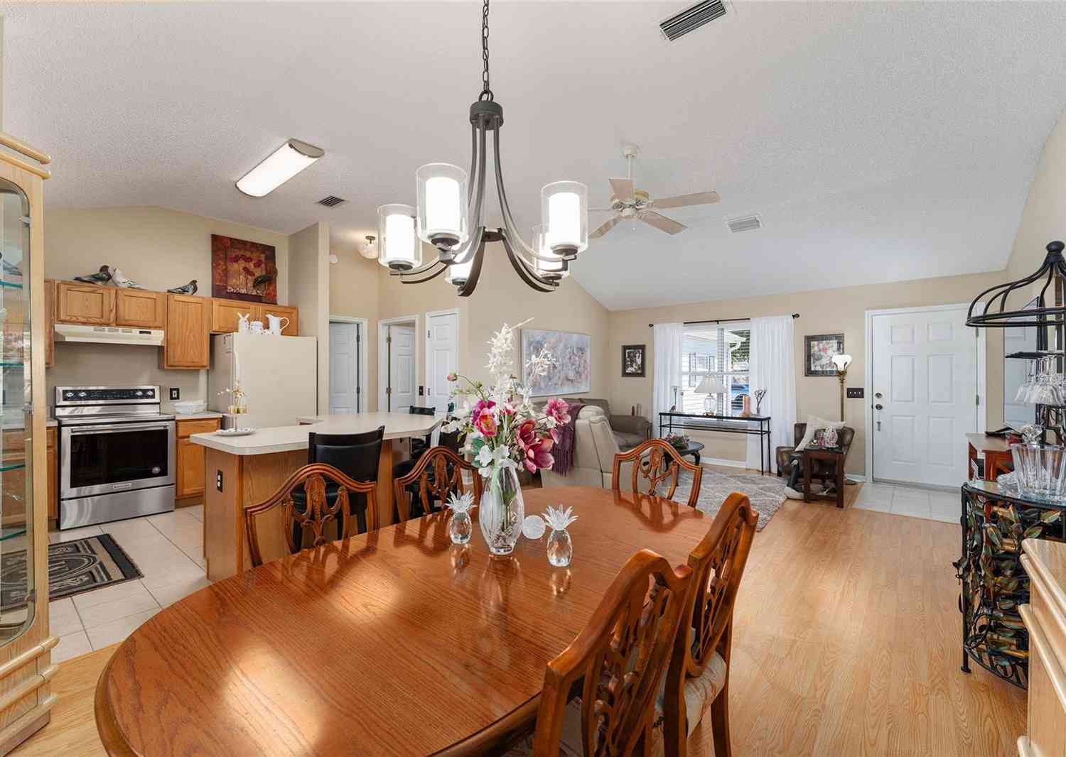 1312 Landeros Lane, THE VILLAGES, Florida image 11