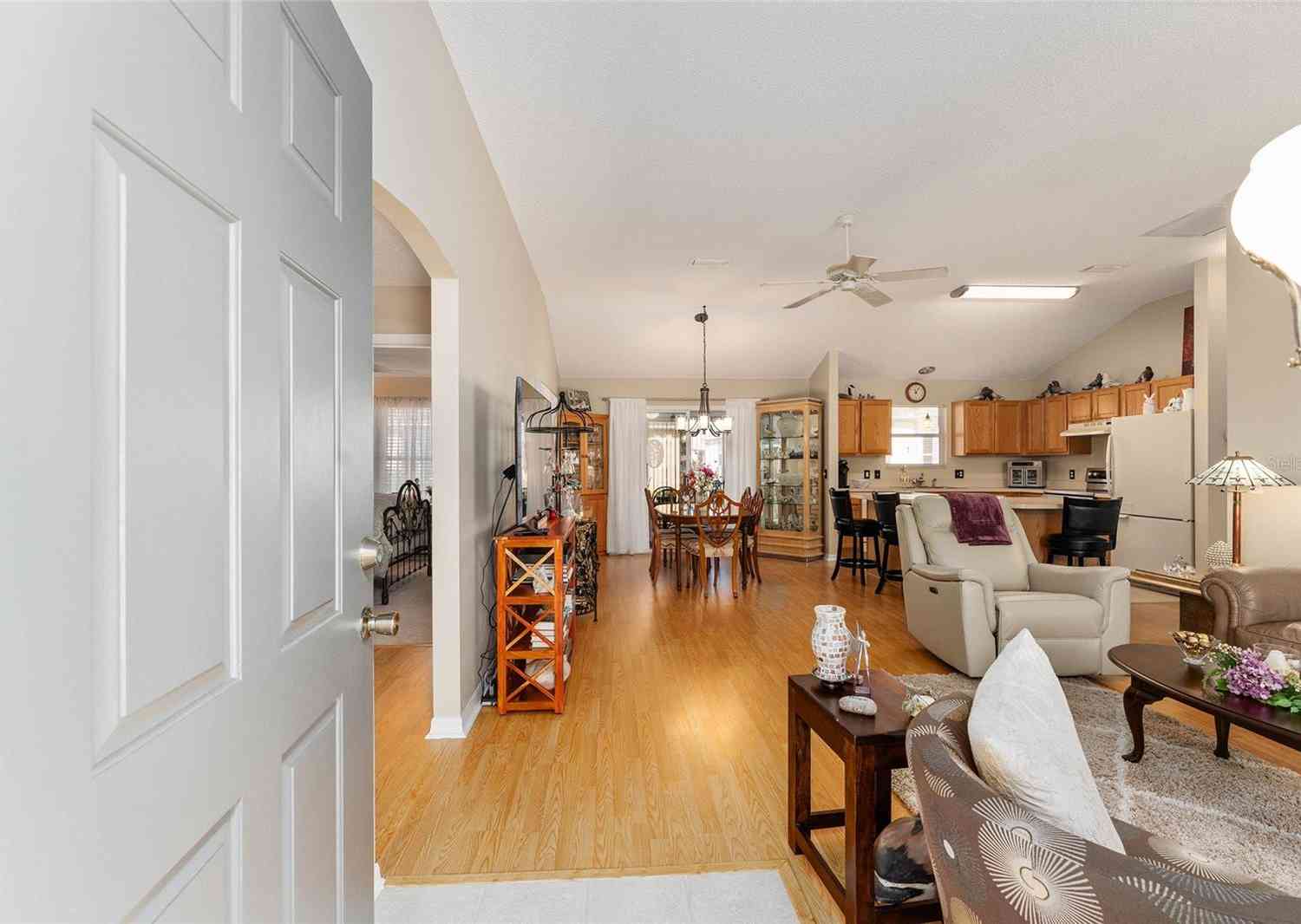 1312 Landeros Lane, THE VILLAGES, Florida image 6