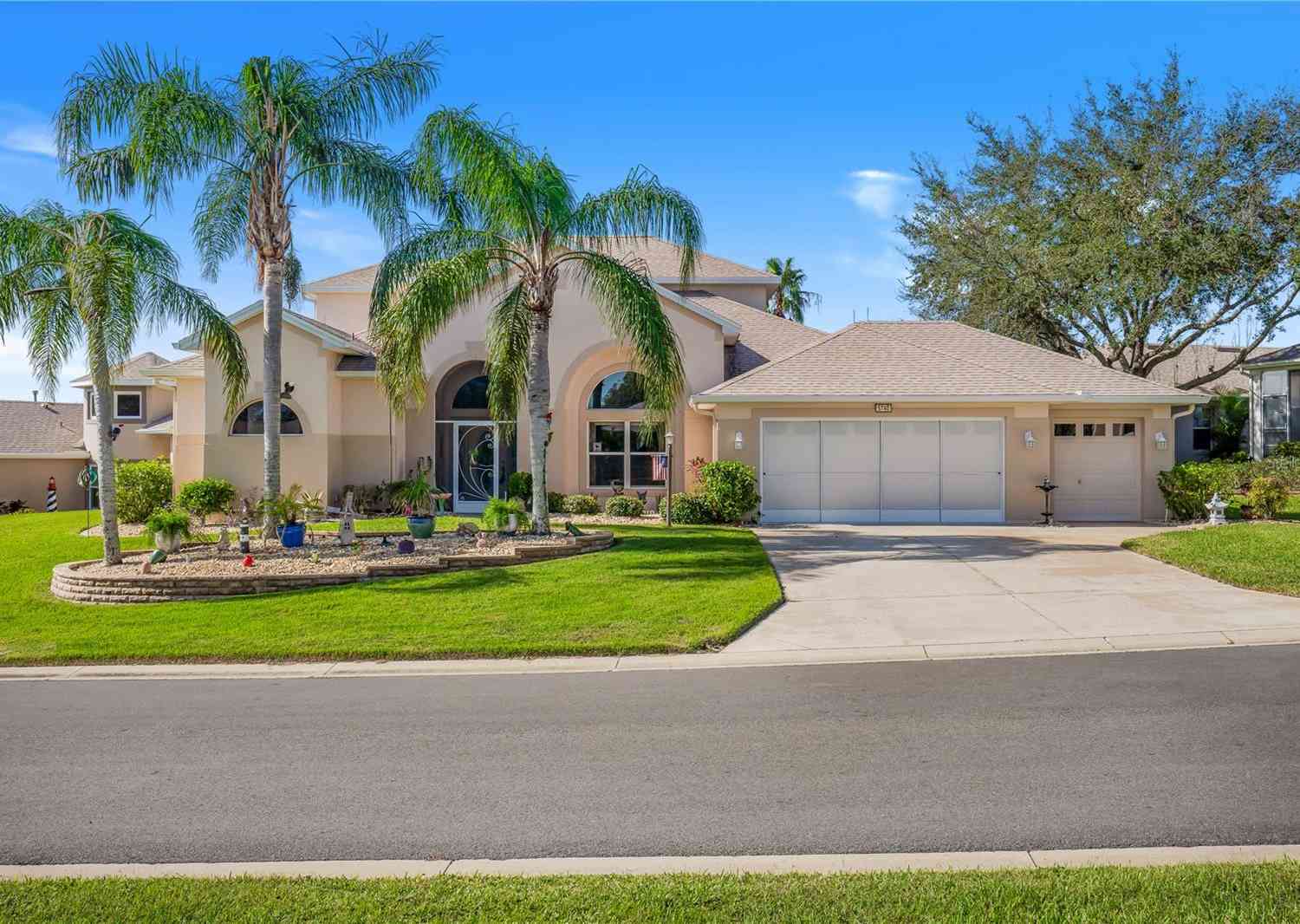 5740 Bounty Circle, TAVARES, Florida image 2