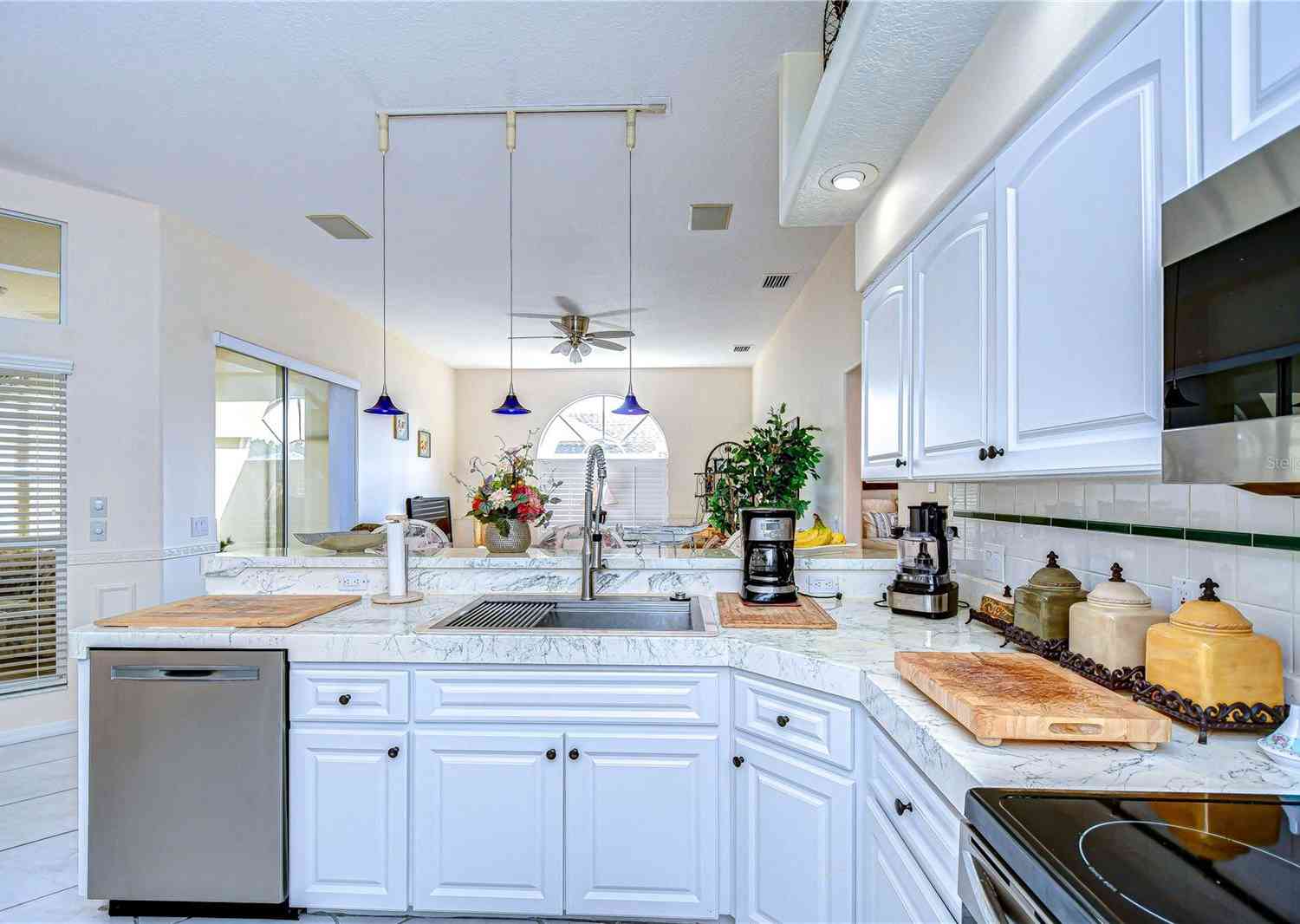 8704 Cypress Lakes Boulevard, New Port Richey, Florida image 16