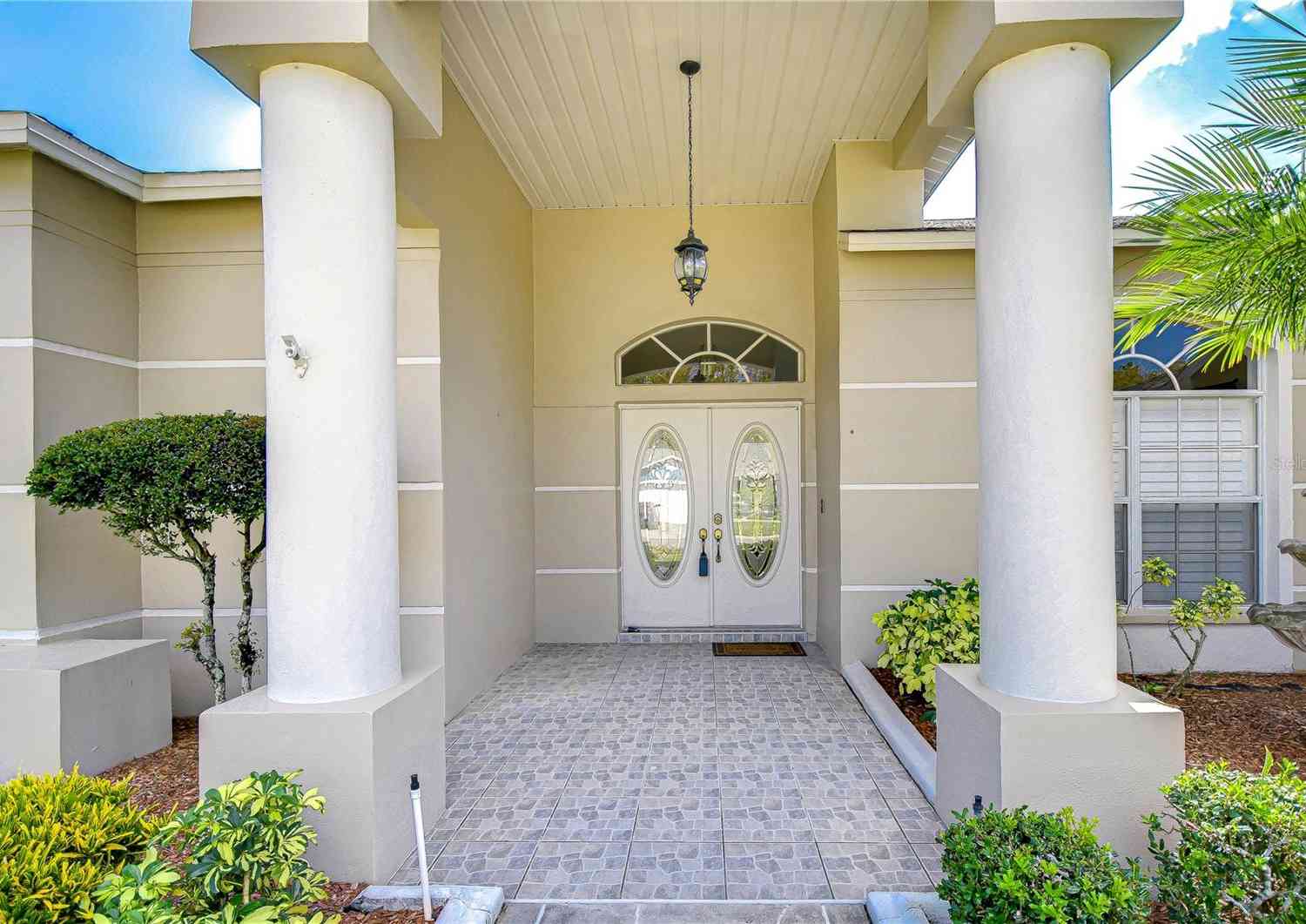 8704 Cypress Lakes Boulevard, New Port Richey, Florida image 2