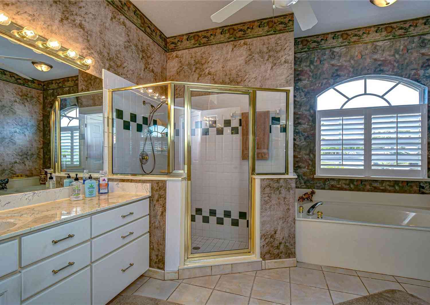 8704 Cypress Lakes Boulevard, New Port Richey, Florida image 12