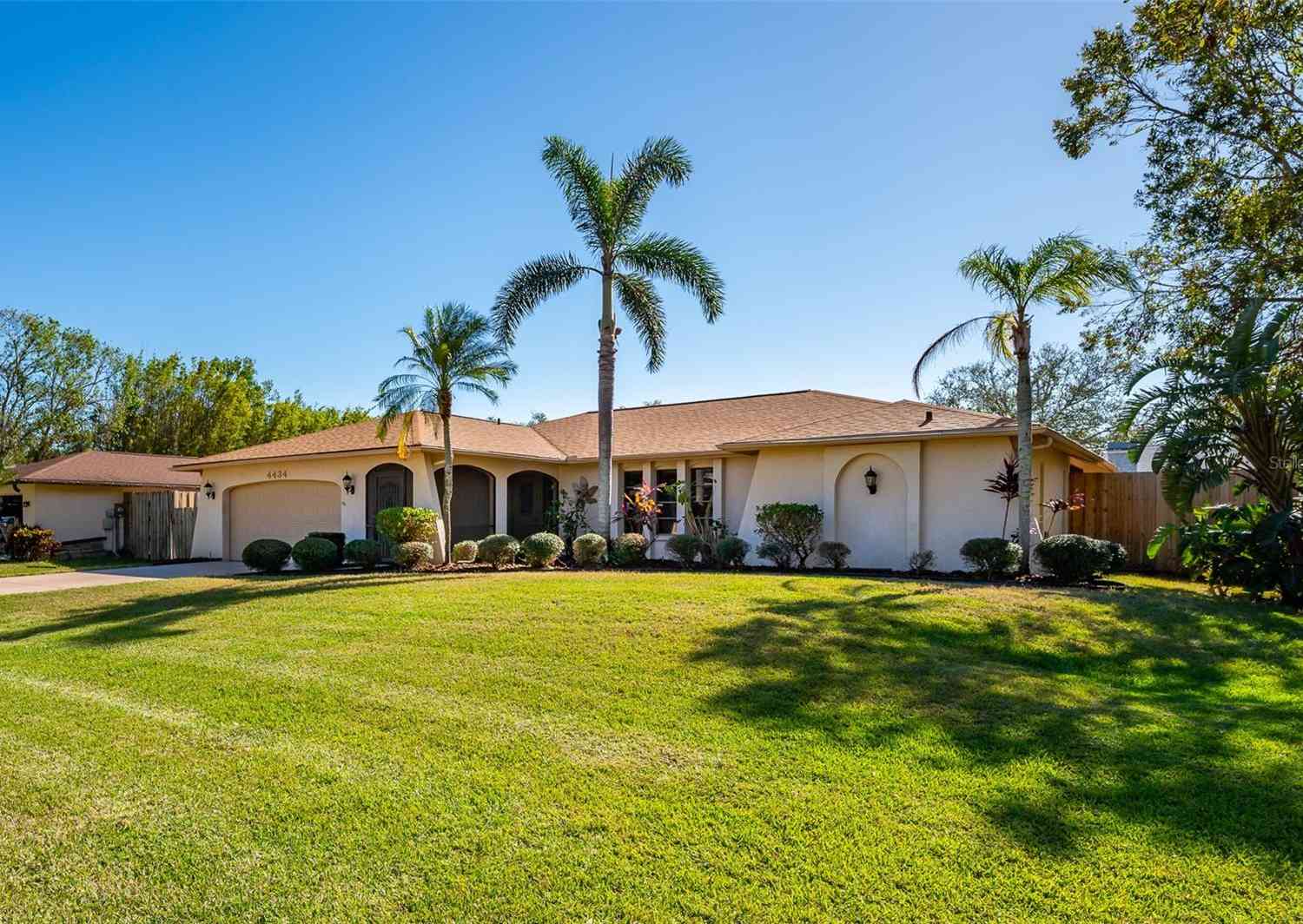 4434 Meadow Creek Circle, SARASOTA, Florida image 2