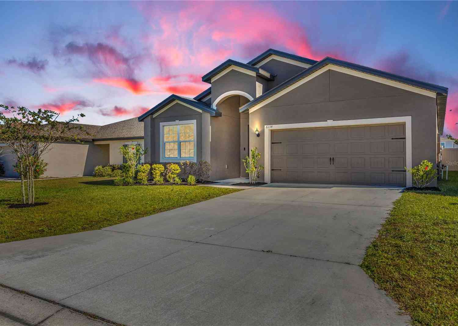 6134 Dolostone Drive, LAKELAND, Florida image 2