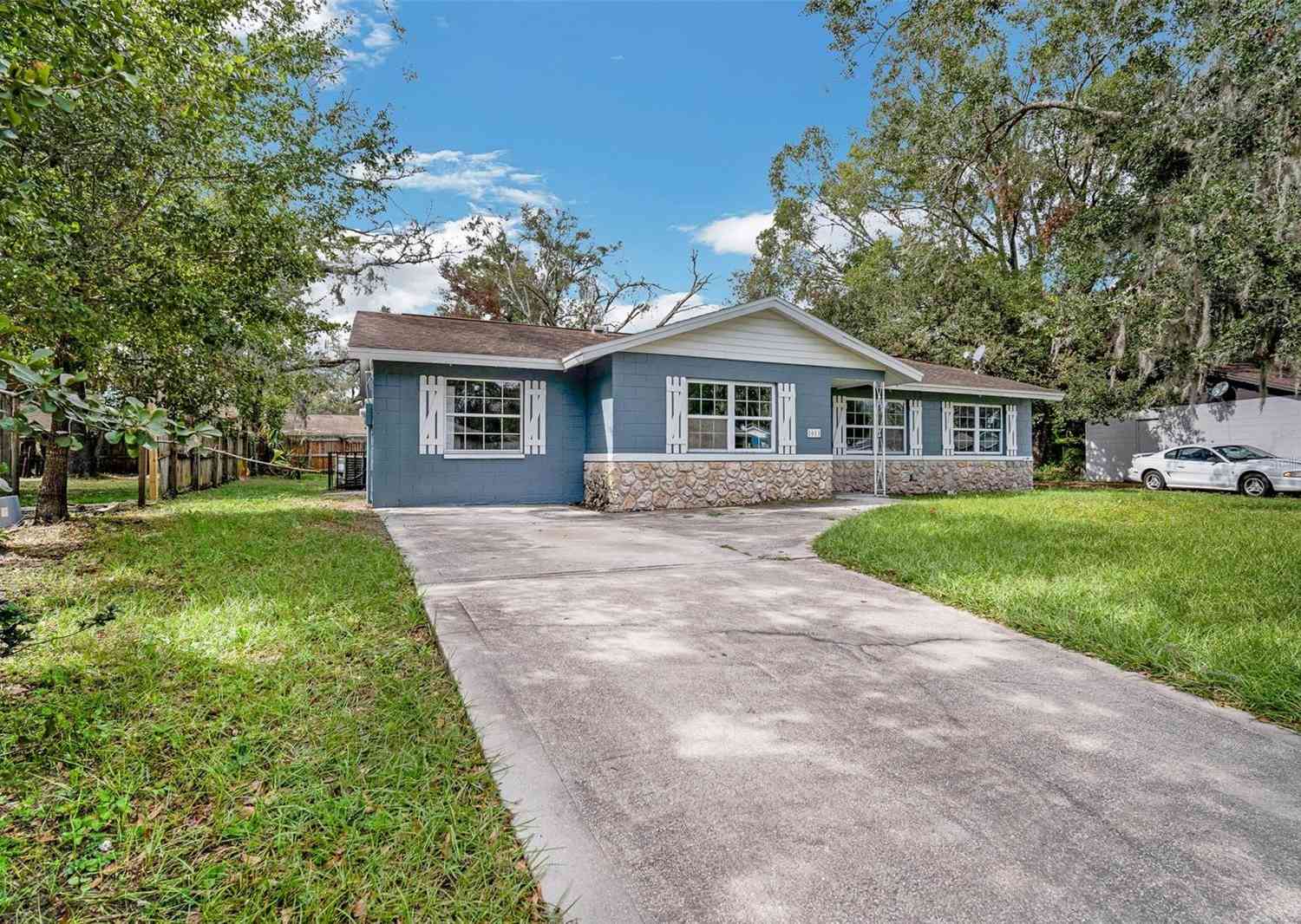 1611 Cedar Drive, PLANT CITY, Florida image 2