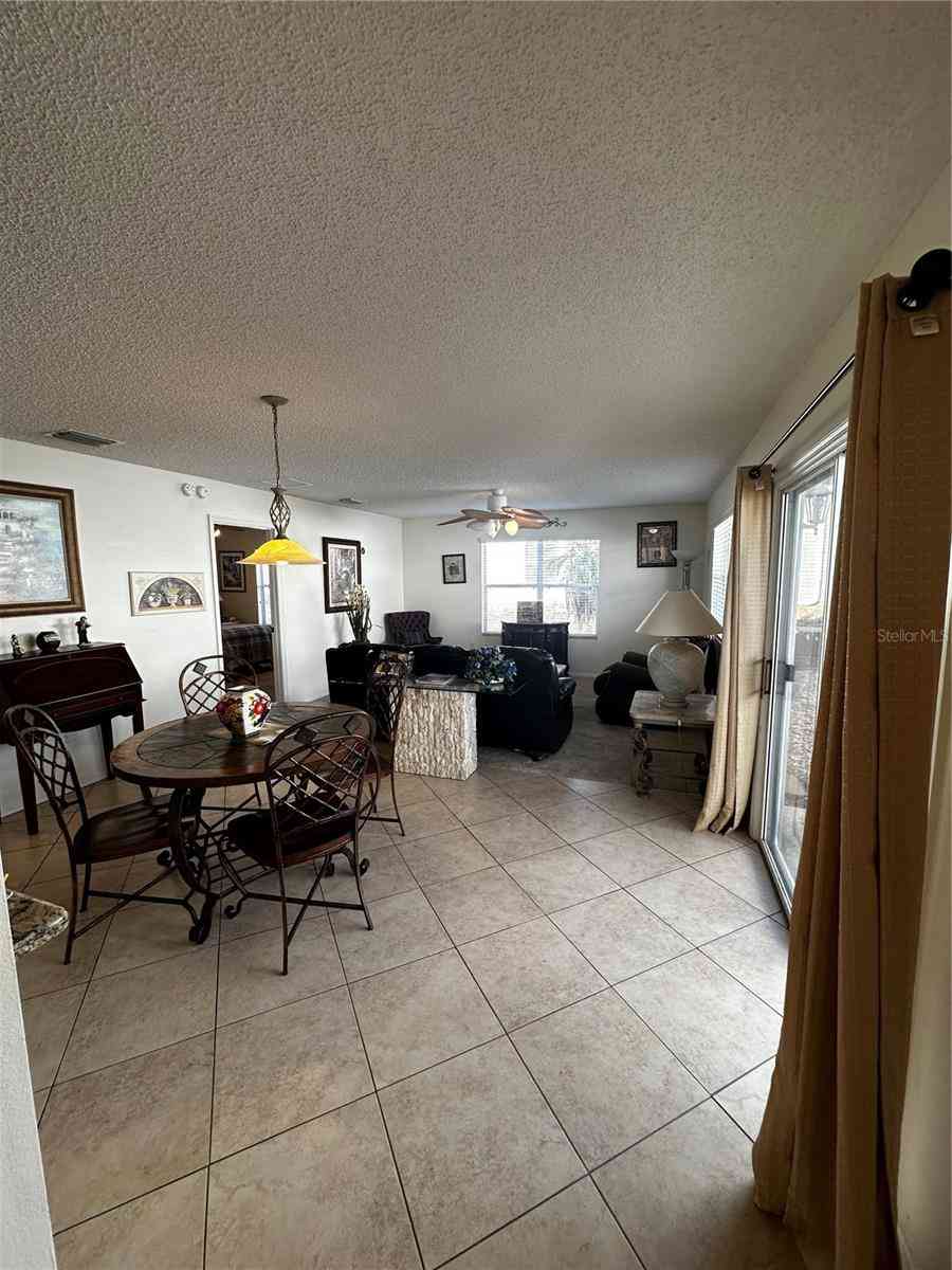 9321 SE 172nd Augusta Lane, THE VILLAGES, Florida image 6
