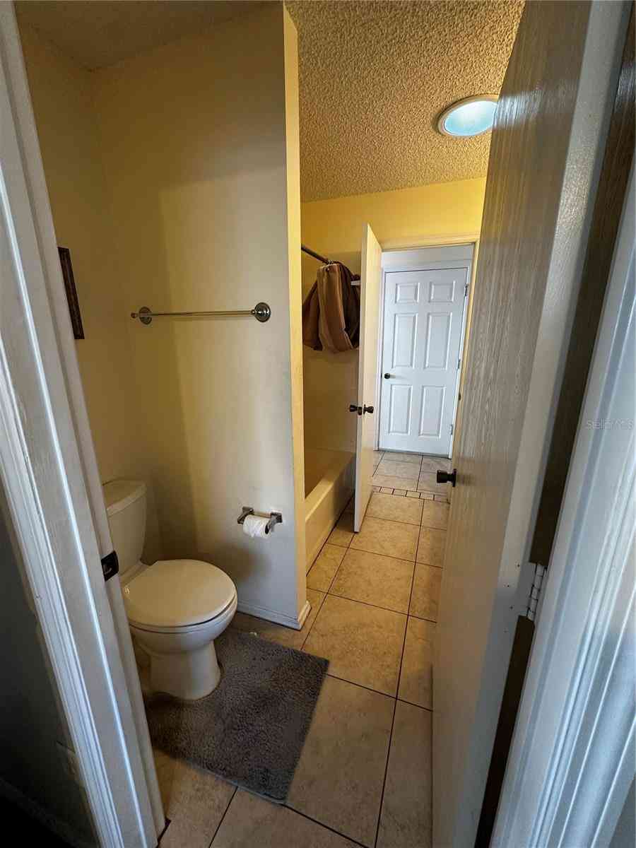 9321 SE 172nd Augusta Lane, THE VILLAGES, Florida image 14