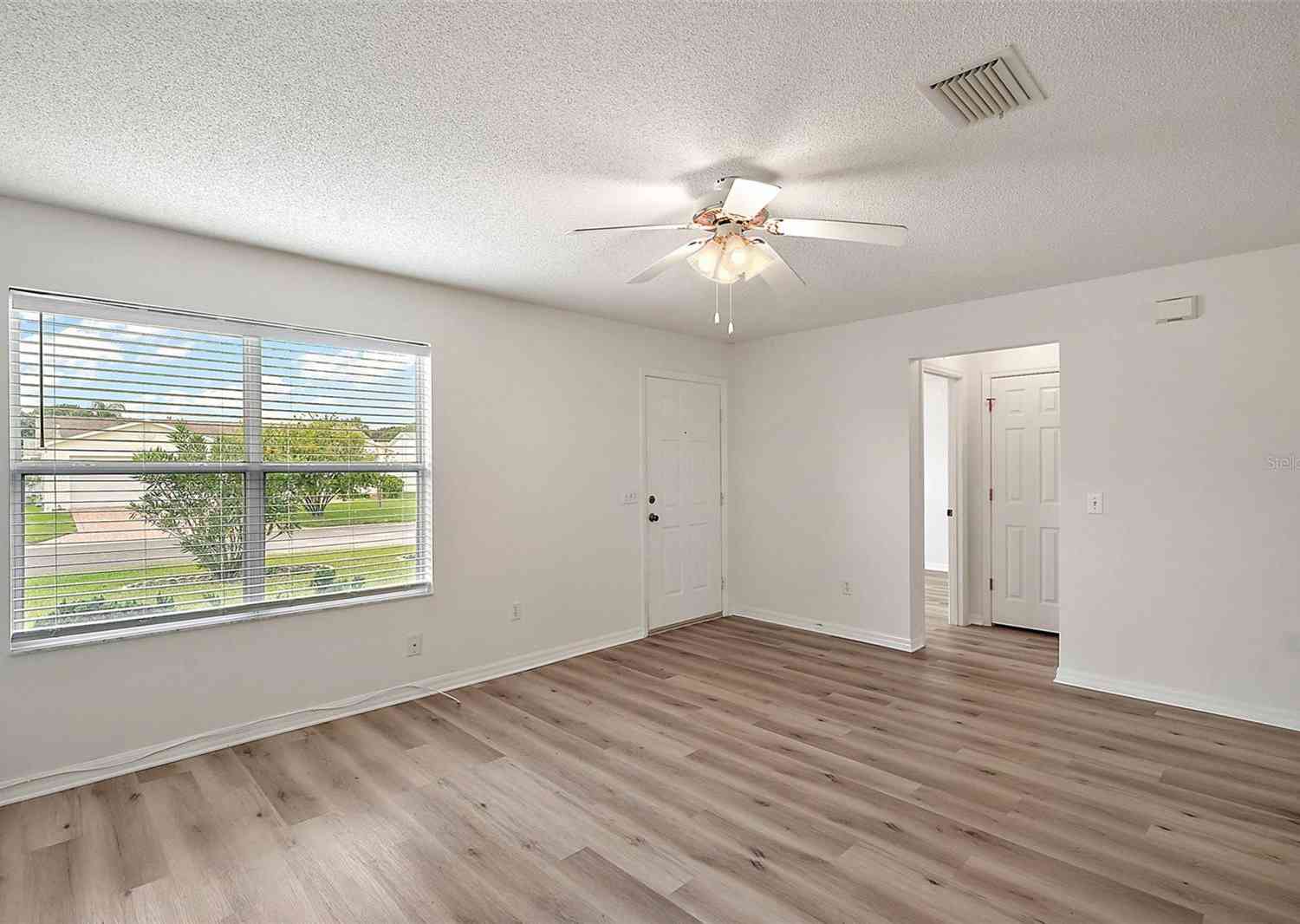 2788 Privada Drive, THE VILLAGES, Florida image 6