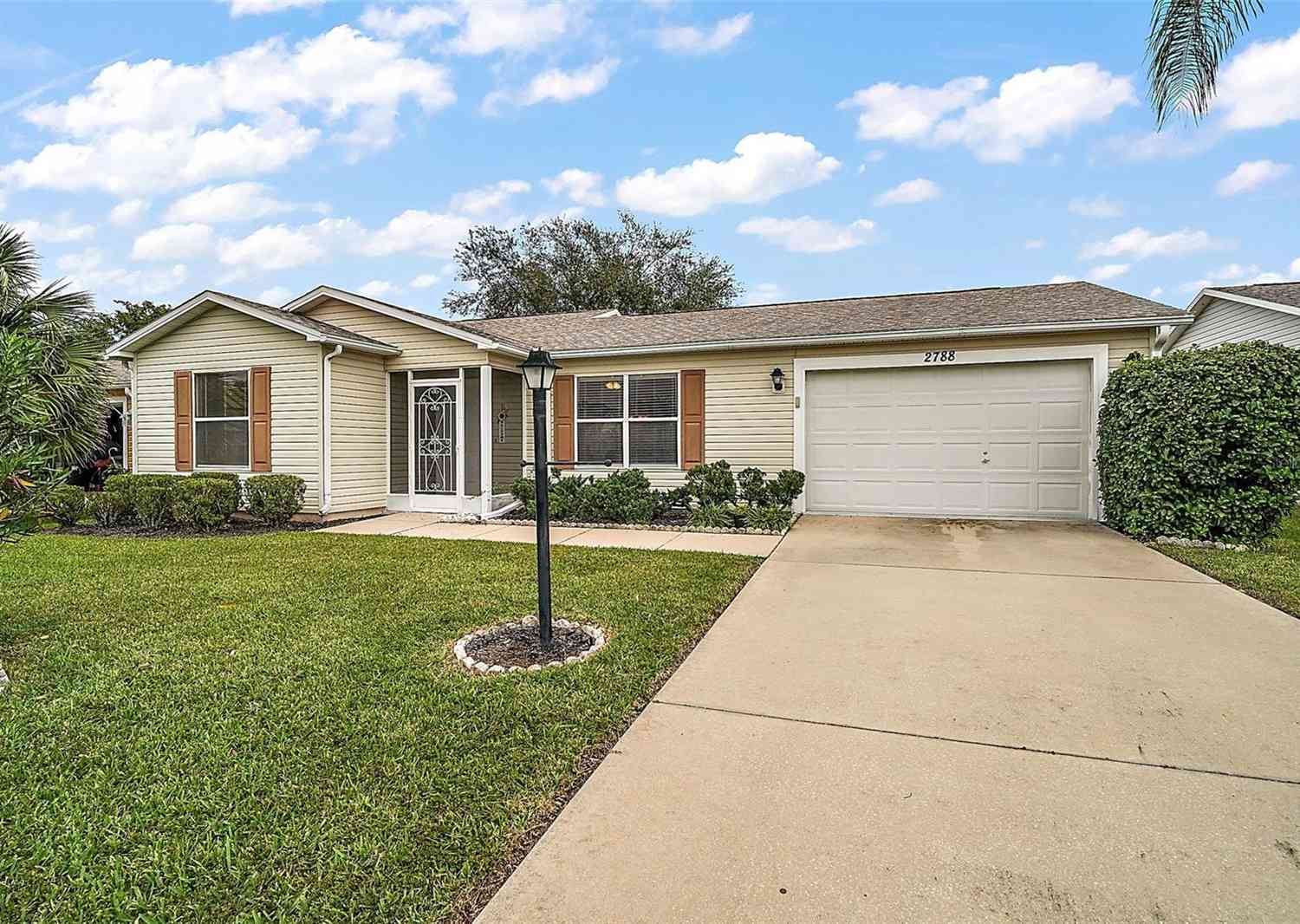 2788 Privada Drive, THE VILLAGES, Florida image 1