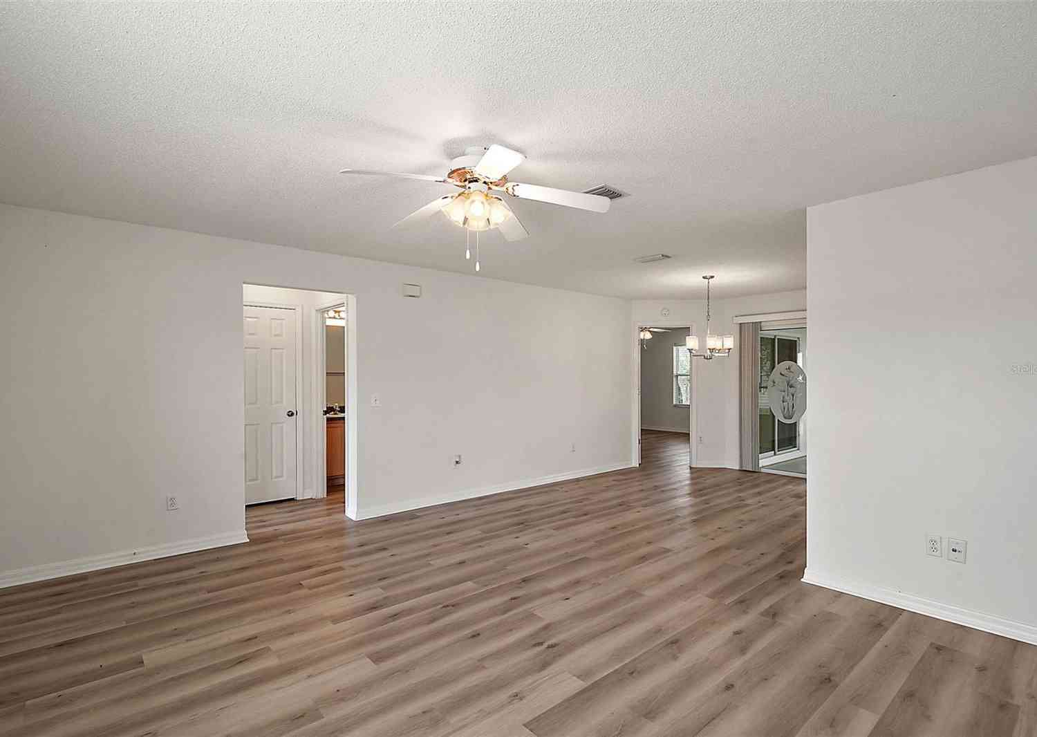 2788 Privada Drive, THE VILLAGES, Florida image 5